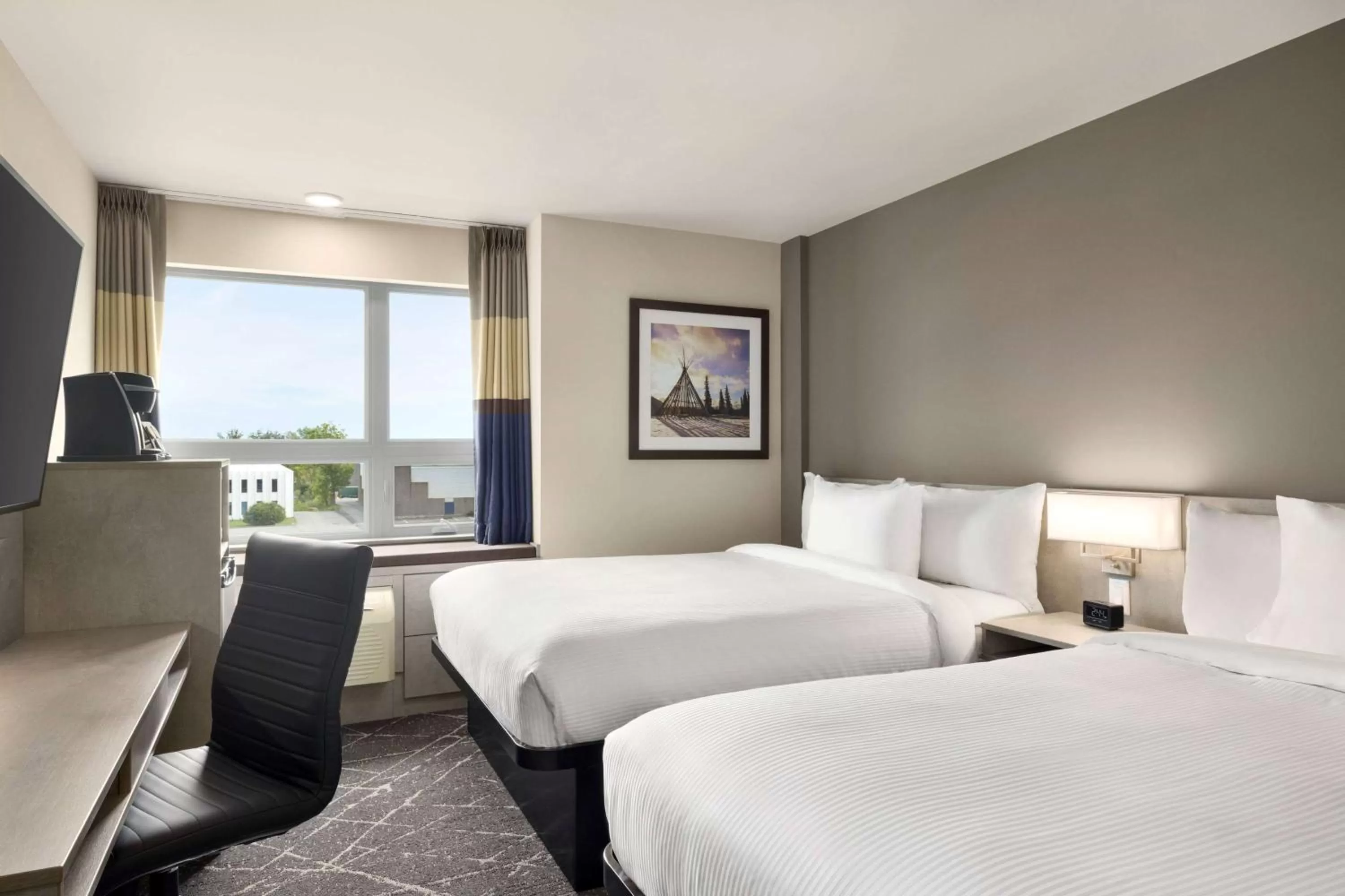 Photo of the whole room, Bed in Microtel Inn & Suites Dorval QC