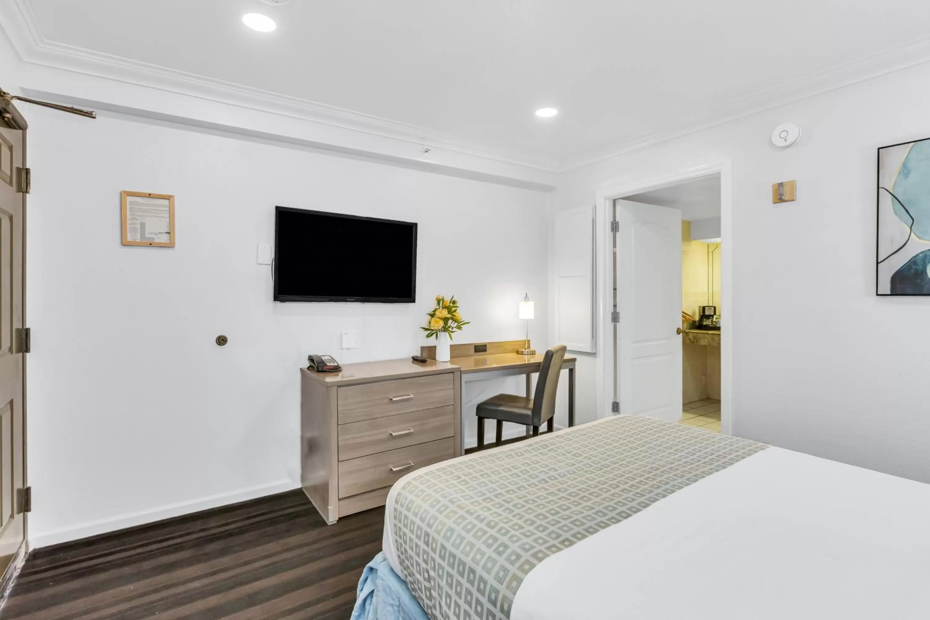 Bed in Napa Valley Hotel & Suites