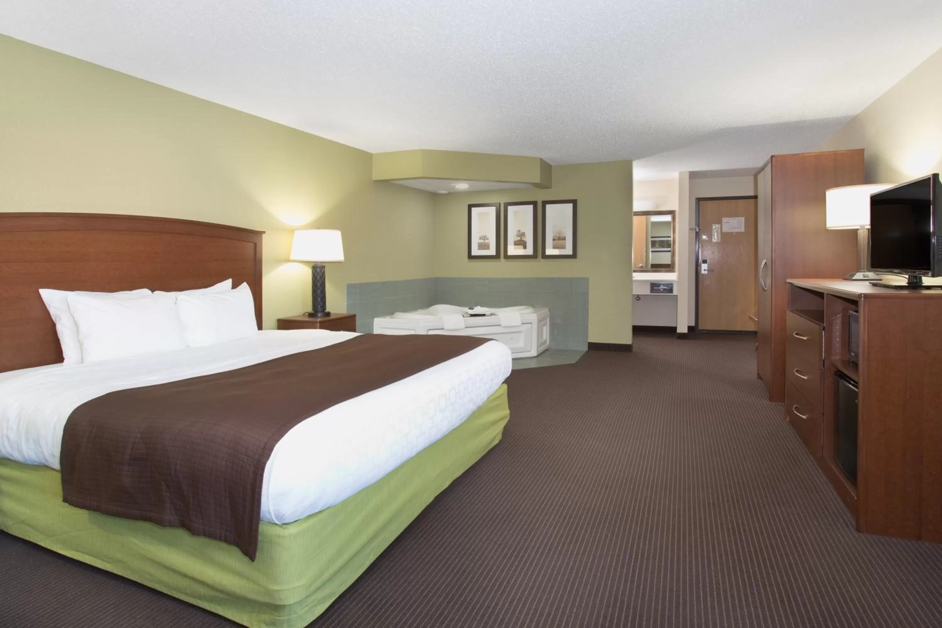 Bedroom, Bed in Cobblestone Hotel & Suites - Wisconsin Rapids