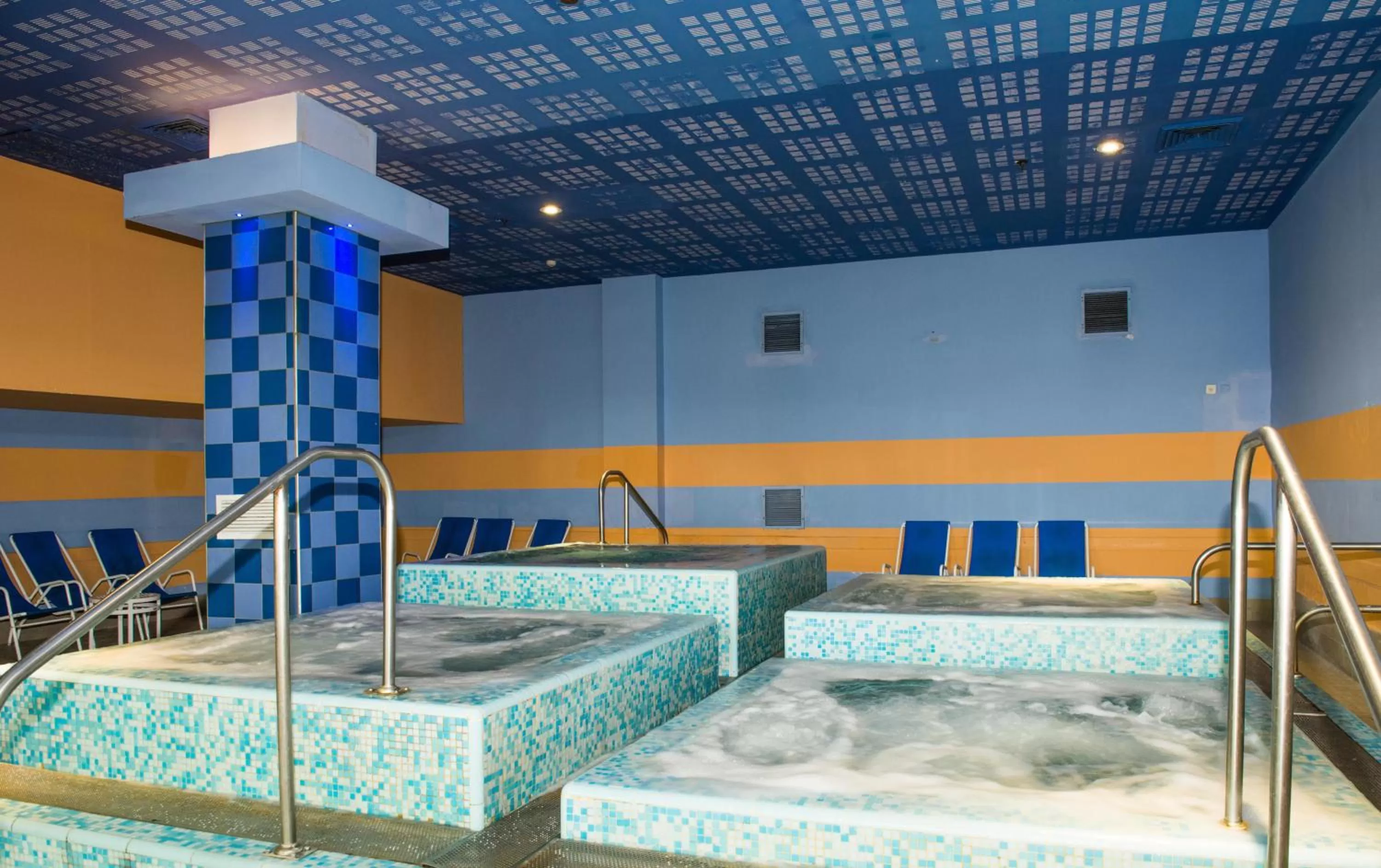 Hot Tub, Swimming Pool in Club Hotel Eilat - All Suites Hotel