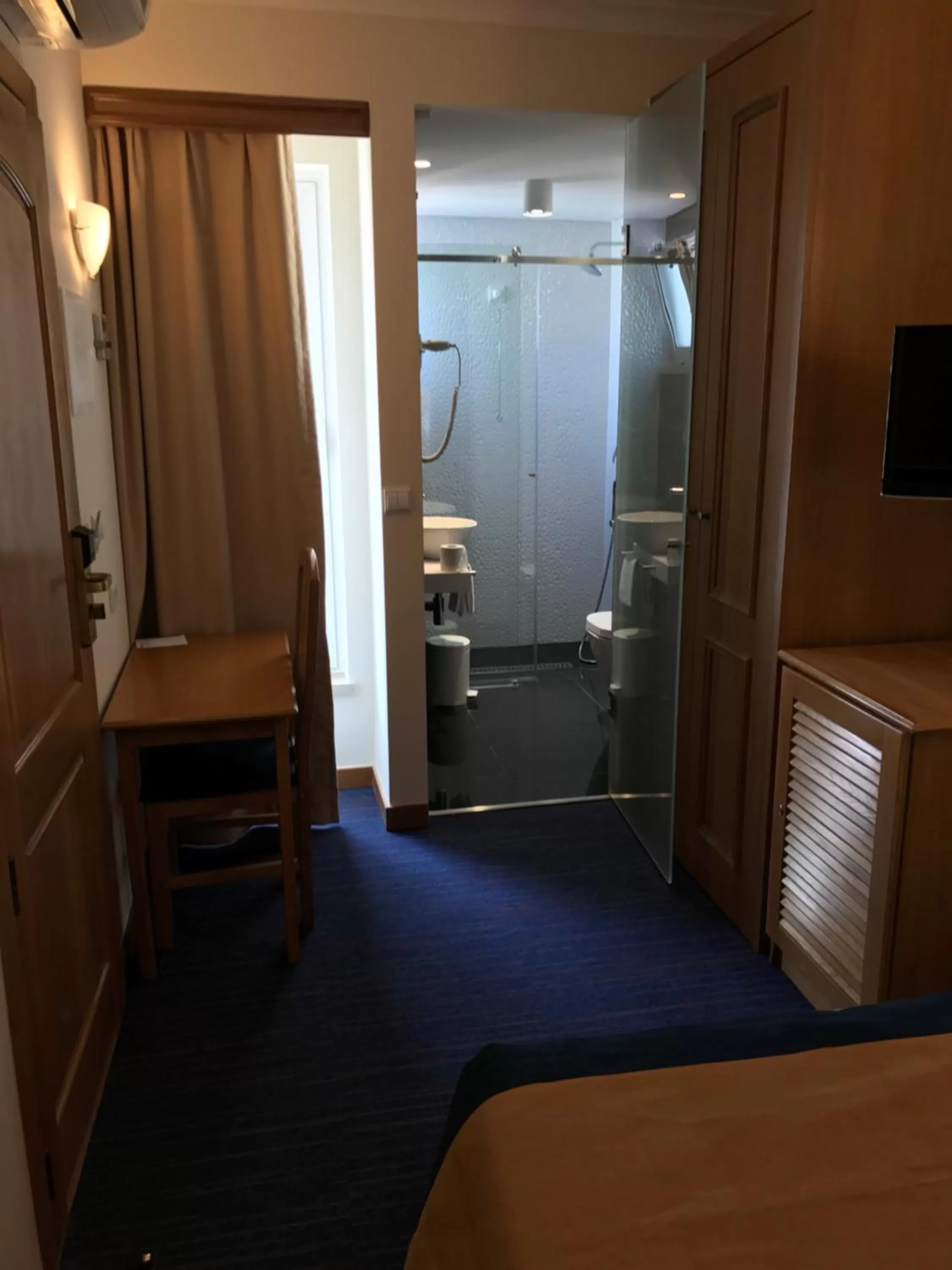 Photo of the whole room, Bed in Hotel Do Chile