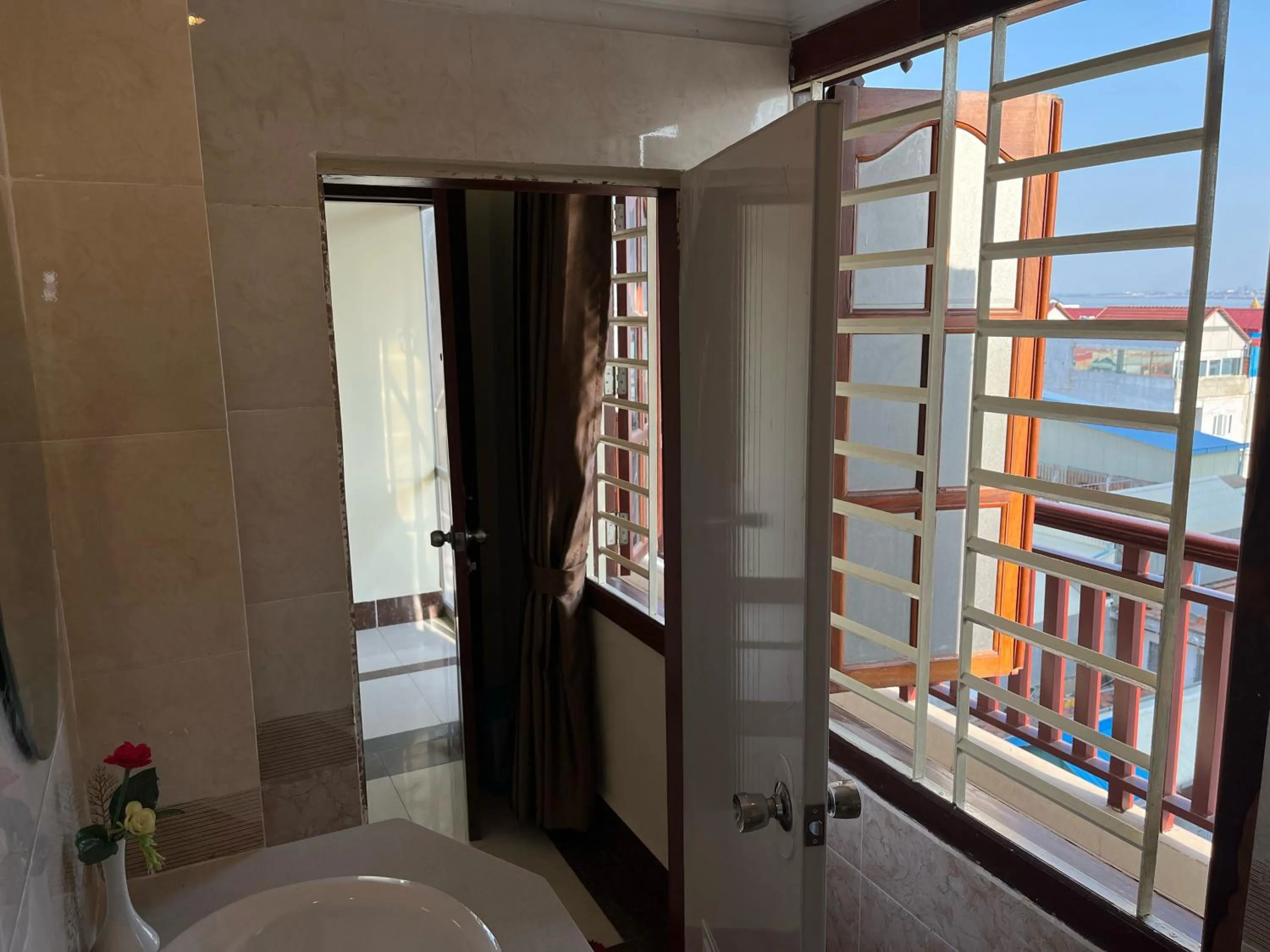 Bathroom in Queenwood Hotel