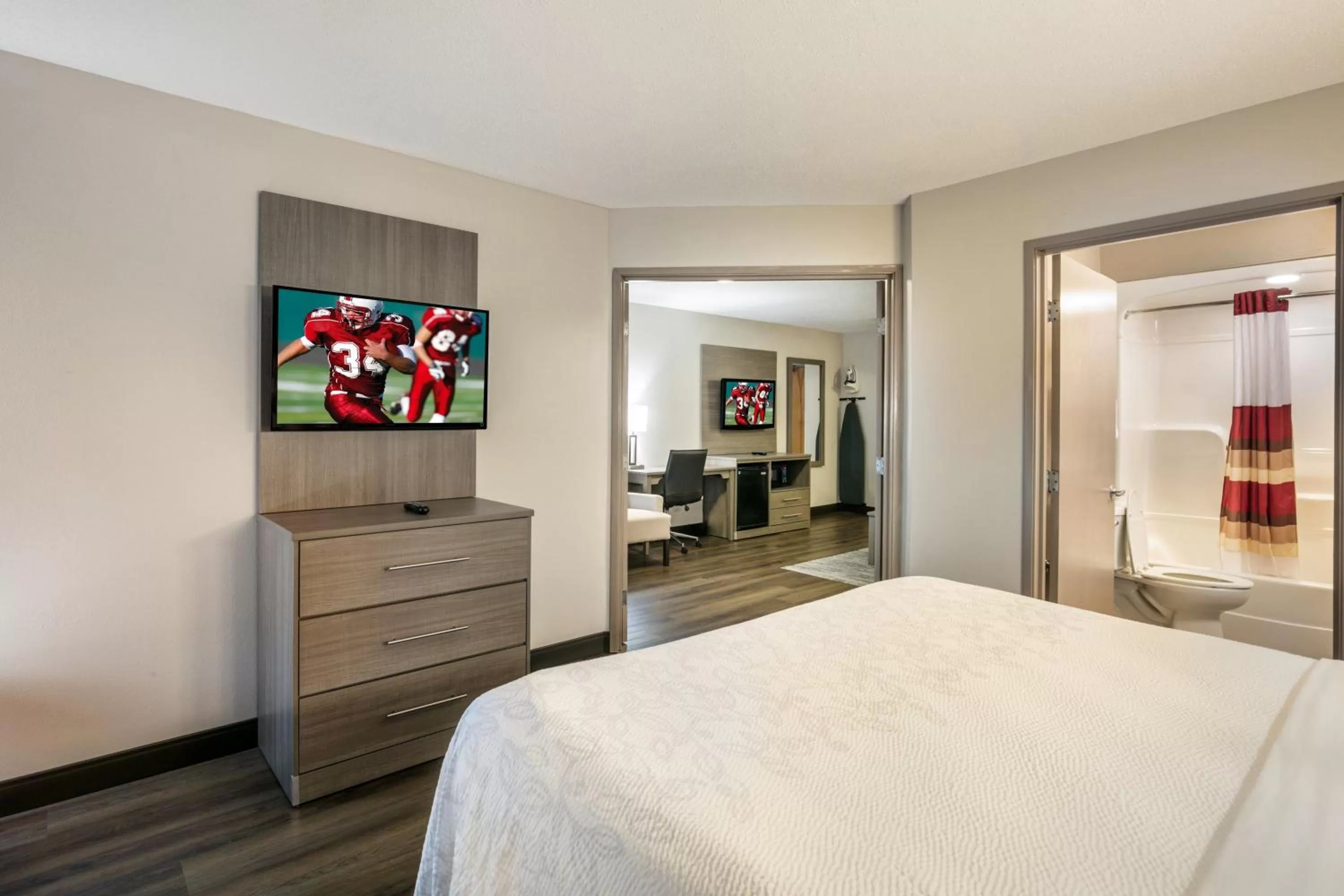 Photo of the whole room, Bed in Red Roof Inn PLUS+ Boston - Logan