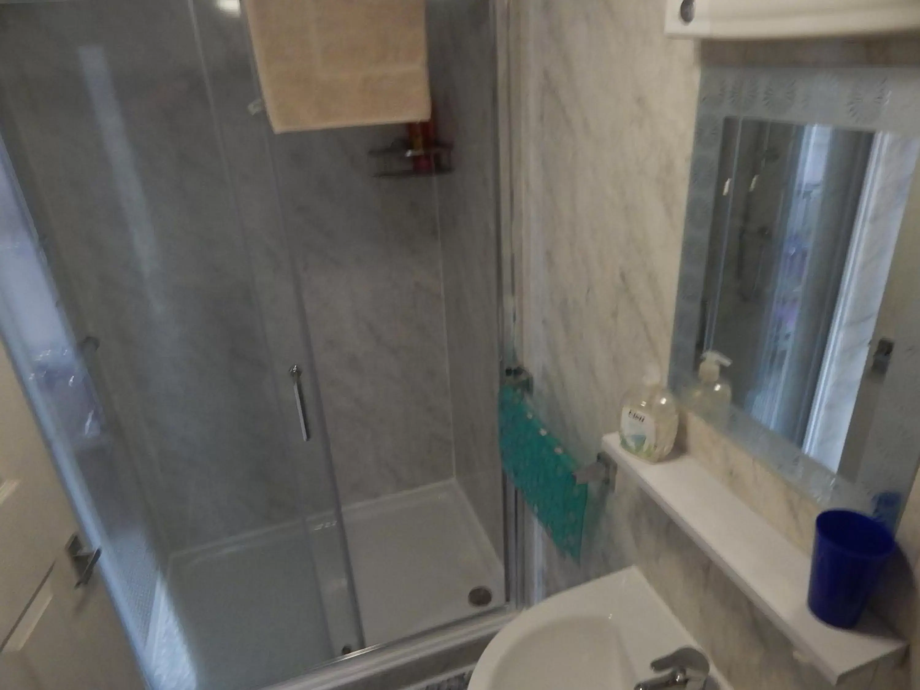 Family Room with ensuite in Llanryan Guest House Family Room with ensuite in Llanryan Guest House