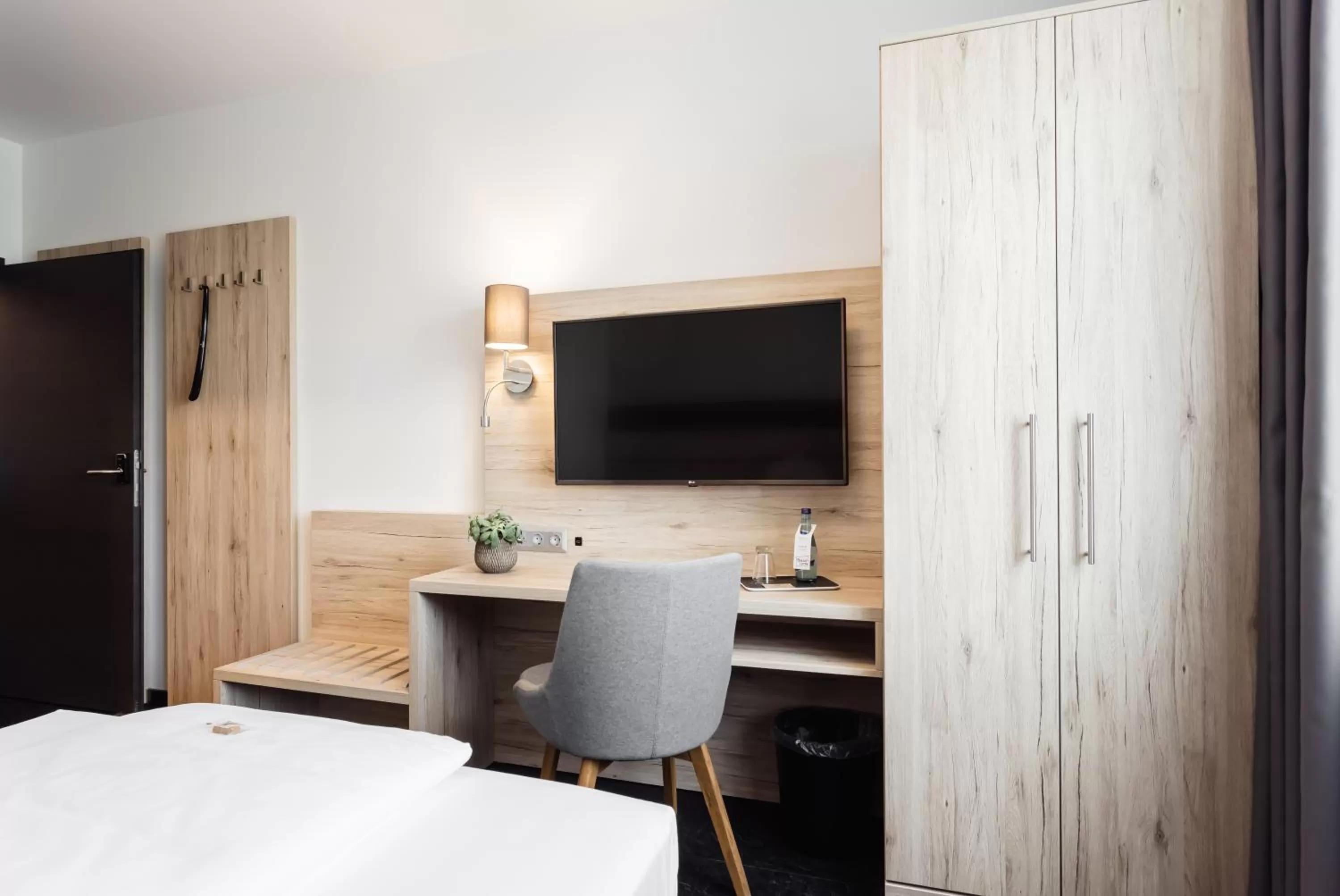 Staff, Bed in Hotel Smart Liv'in