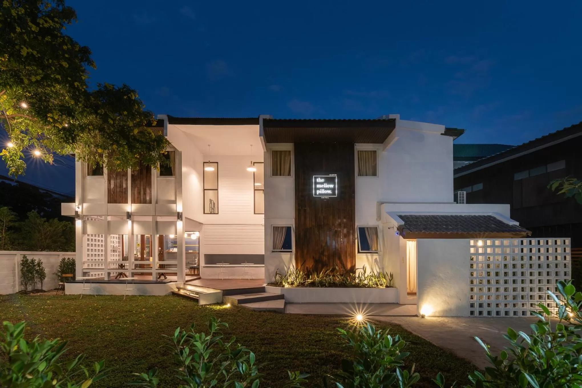 Property building in The Mellow Pillow Hotel @ Chiang Mai Gate