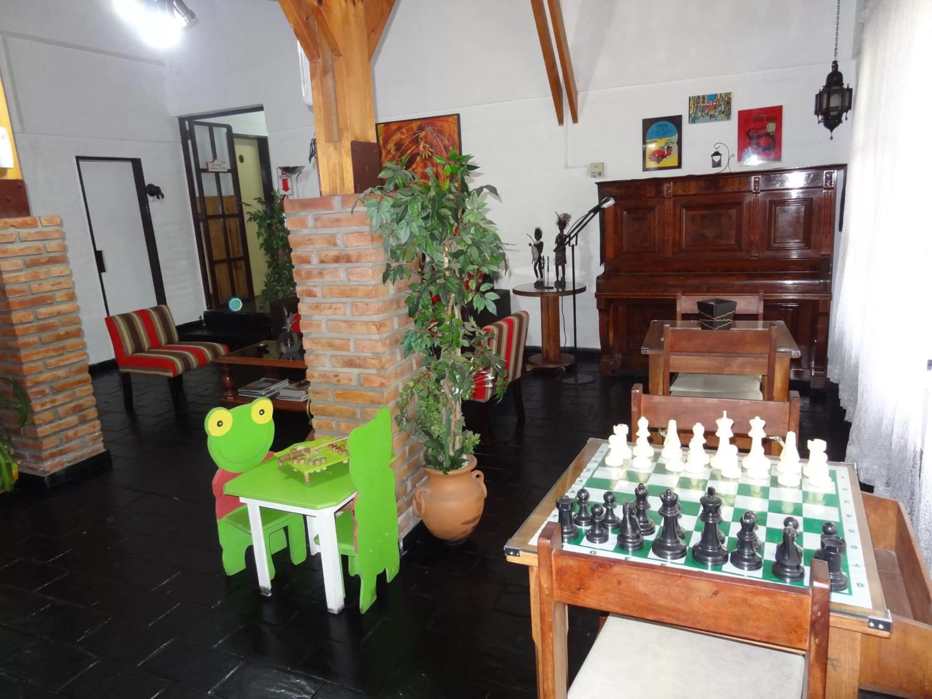 Communal lounge/ TV room in Hostería Lida