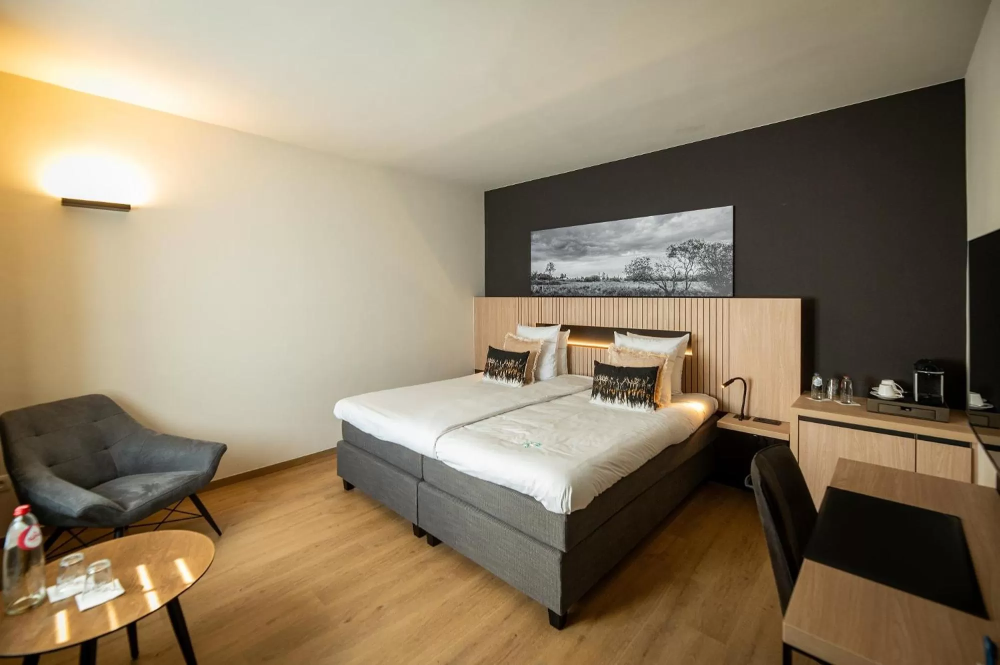 Bedroom, Bed in La Villa des Fleurs