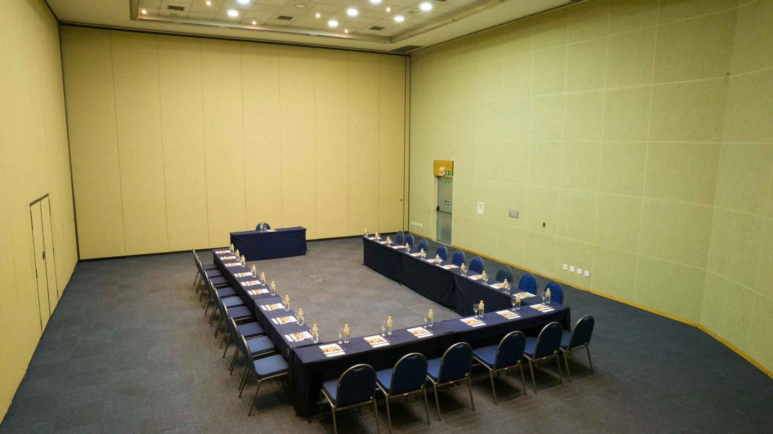 Meeting/conference room in Hotel Golden Park Internacional Foz & Convenções By Nacional Inn
