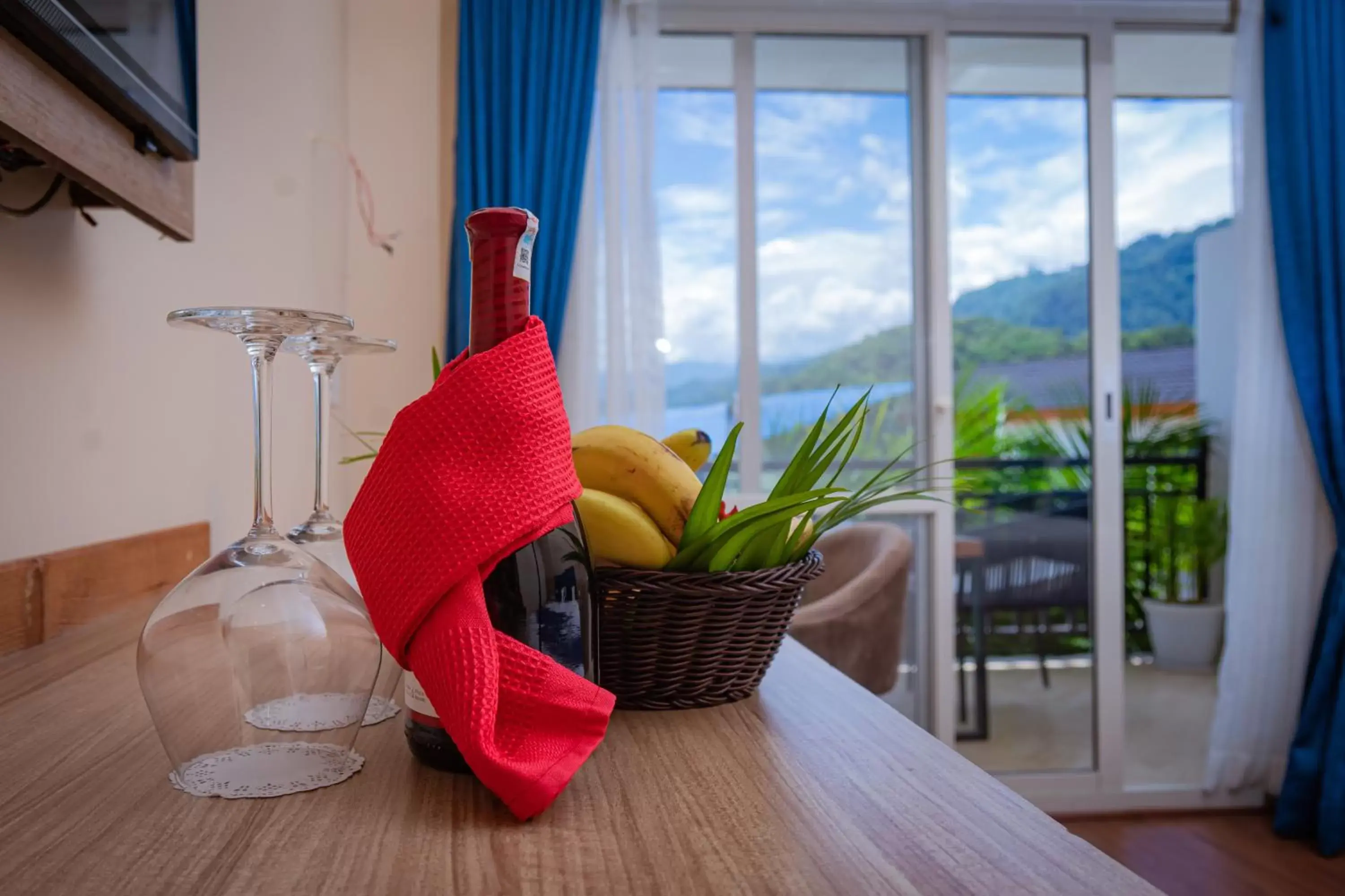 Deluxe Twin Room - single occupancy in Majestic Lake Front Hotel & Suites Deluxe Twin Room - single occupancy in Majestic Lake Front Hotel & Suites