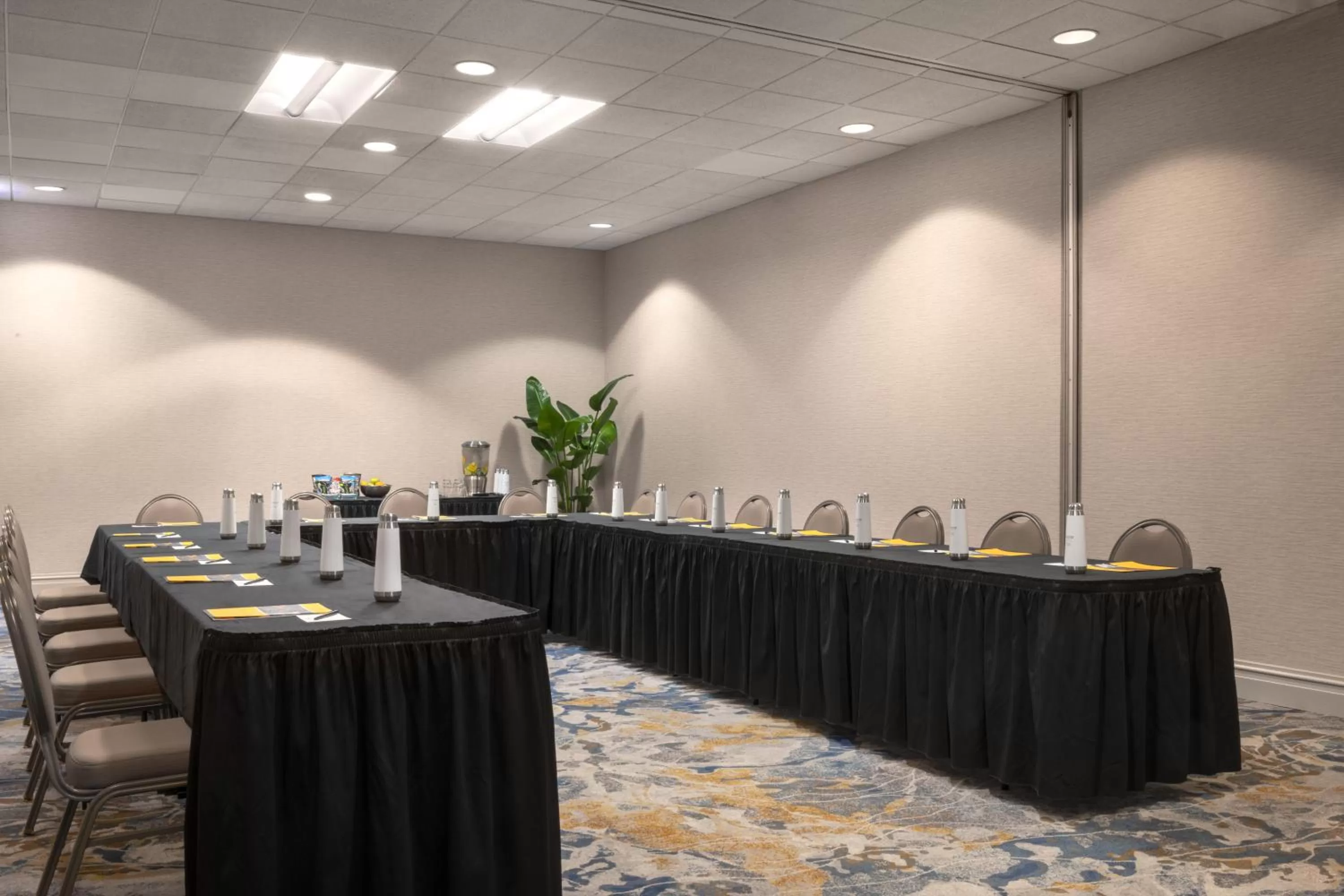 Meeting/conference room in voco Chicago Downtown - Riverwalk by IHG