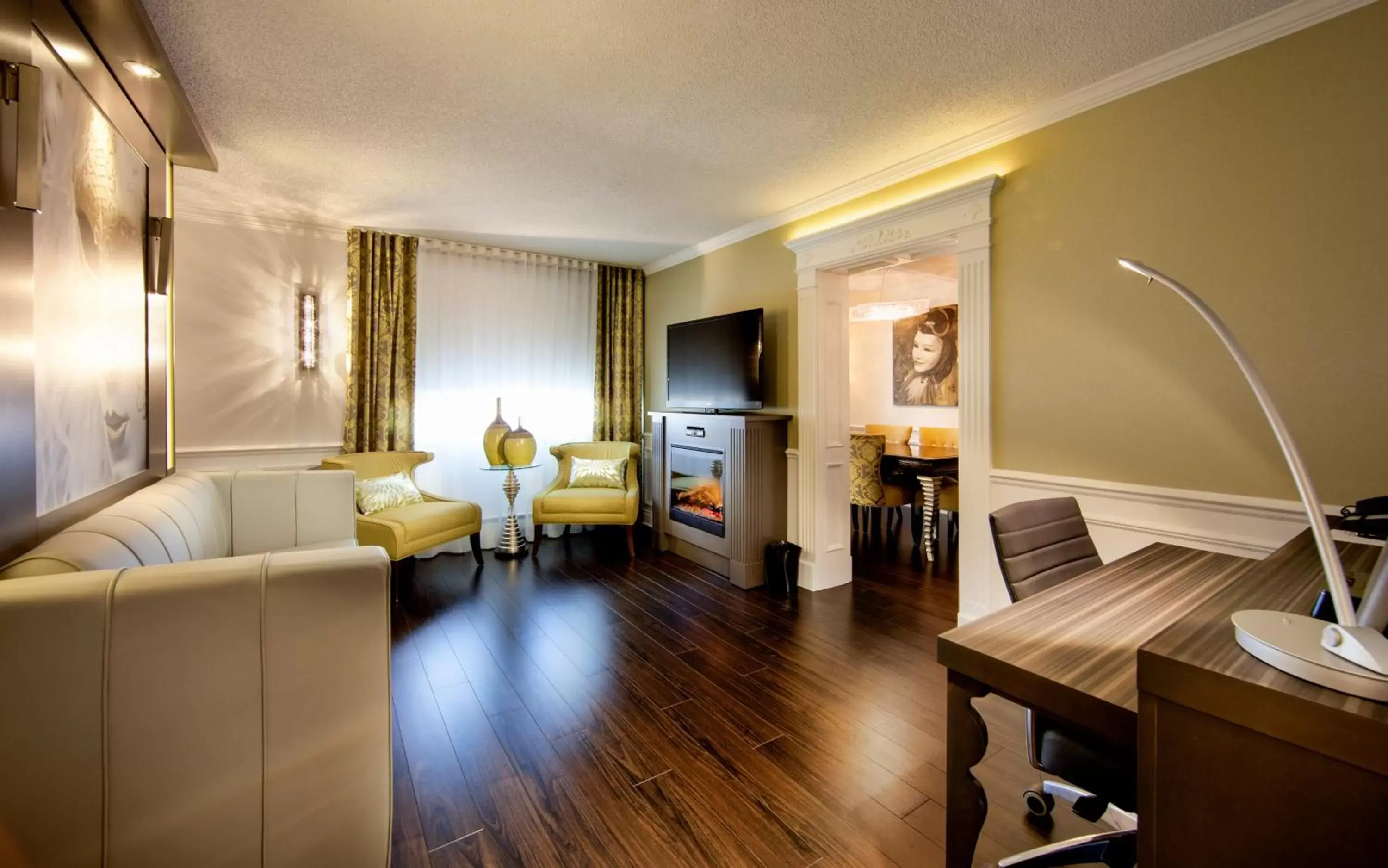 Corporate Suite, 1 Queen Murphy Bed in Hôtel Plaza Québec par JARO Corporate Suite, 1 Queen Murphy Bed in Hôtel Plaza Québec par JARO