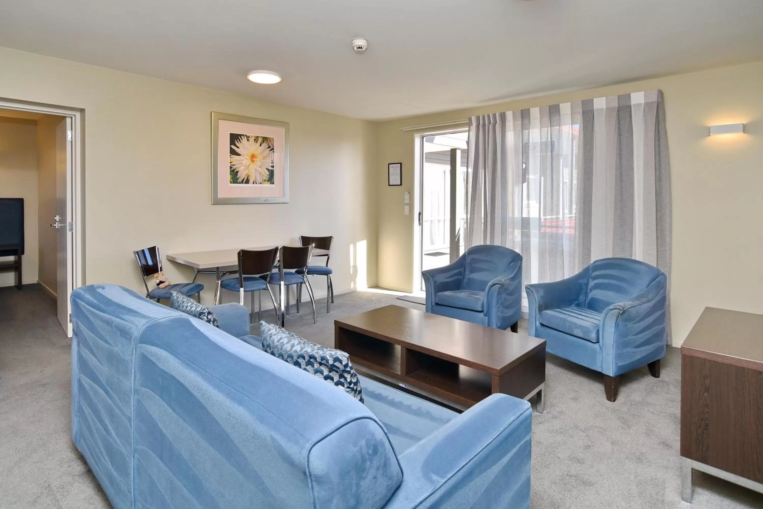 Photo of the whole room in The Riverstone