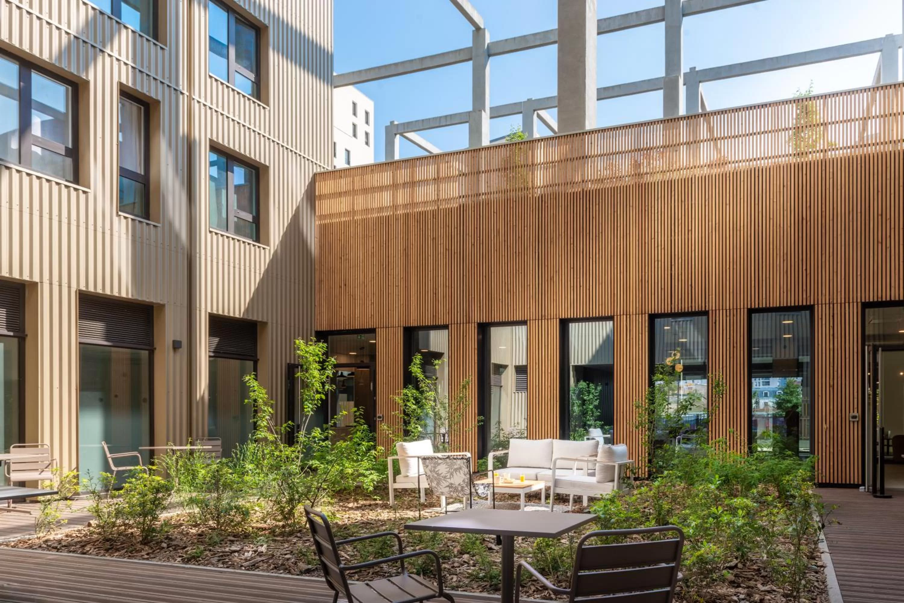 Patio in The Originals Résidence Le Monde Paris Ivry Confluence