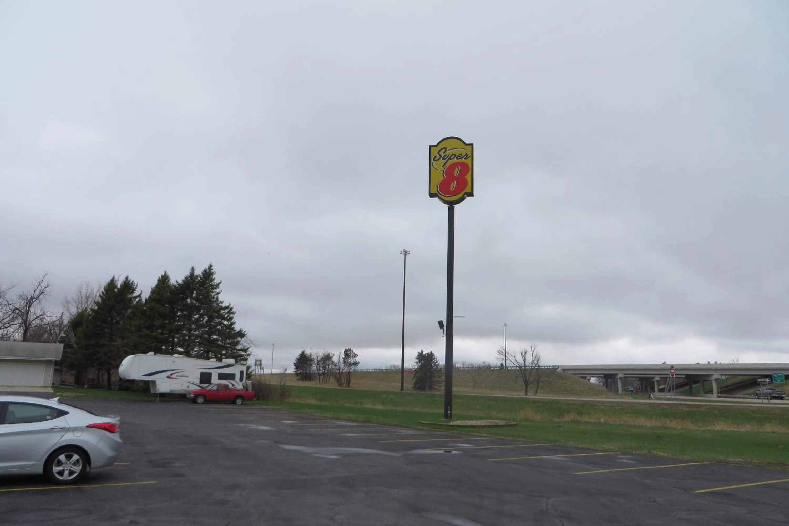 Super 8 by Wyndham Worthington Minnesota