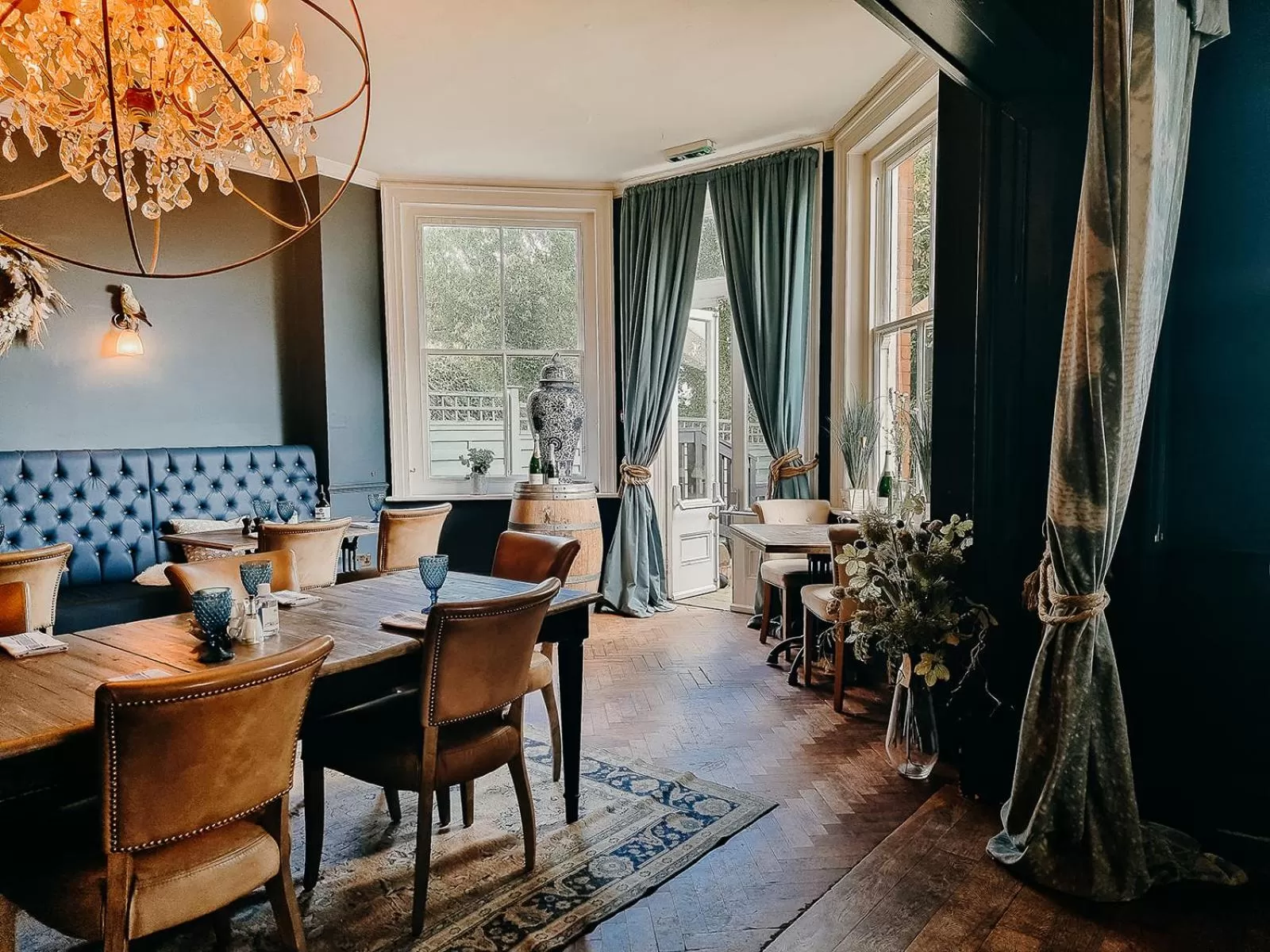 Restaurant/places to eat in Verzon House