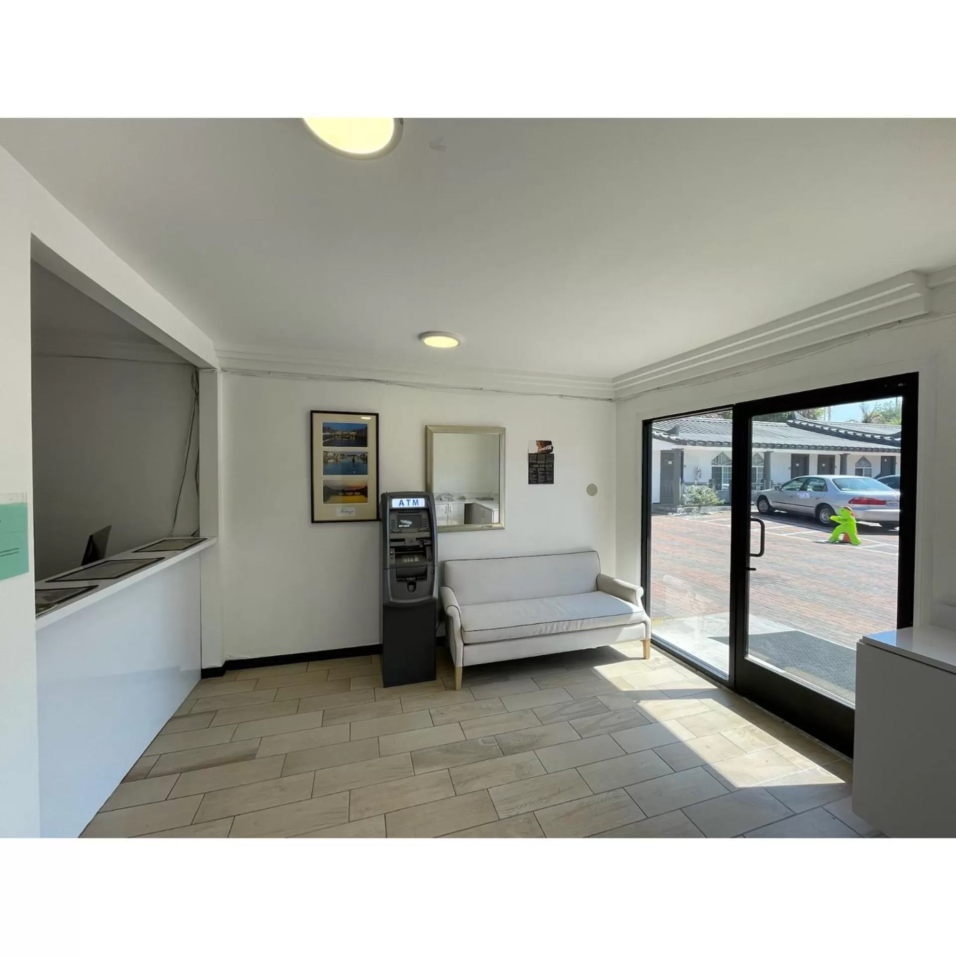 Lobby or reception in Oak Tree Inn