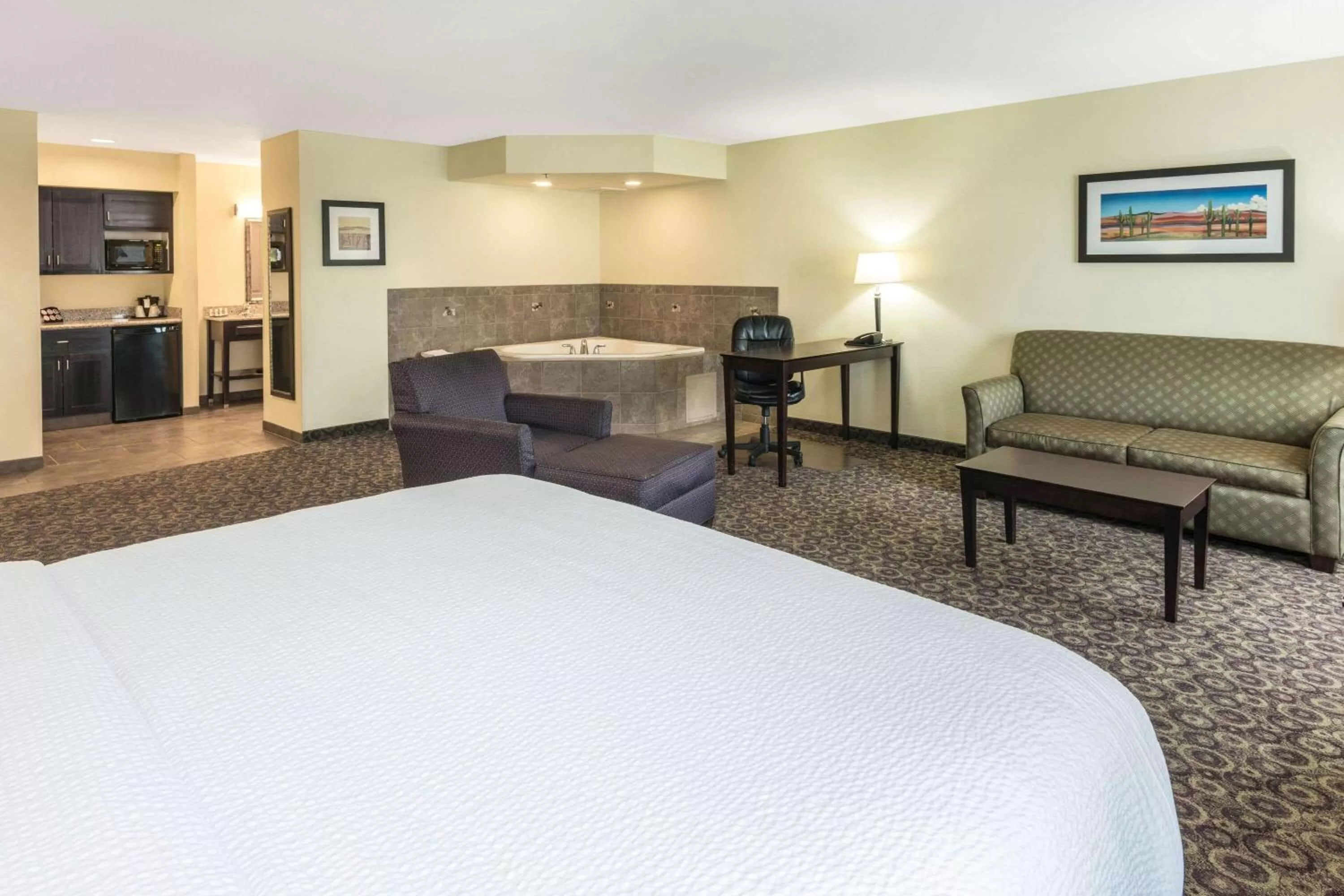 Photo of the whole room, Bed in La Quinta by Wyndham Las Vegas Airport South