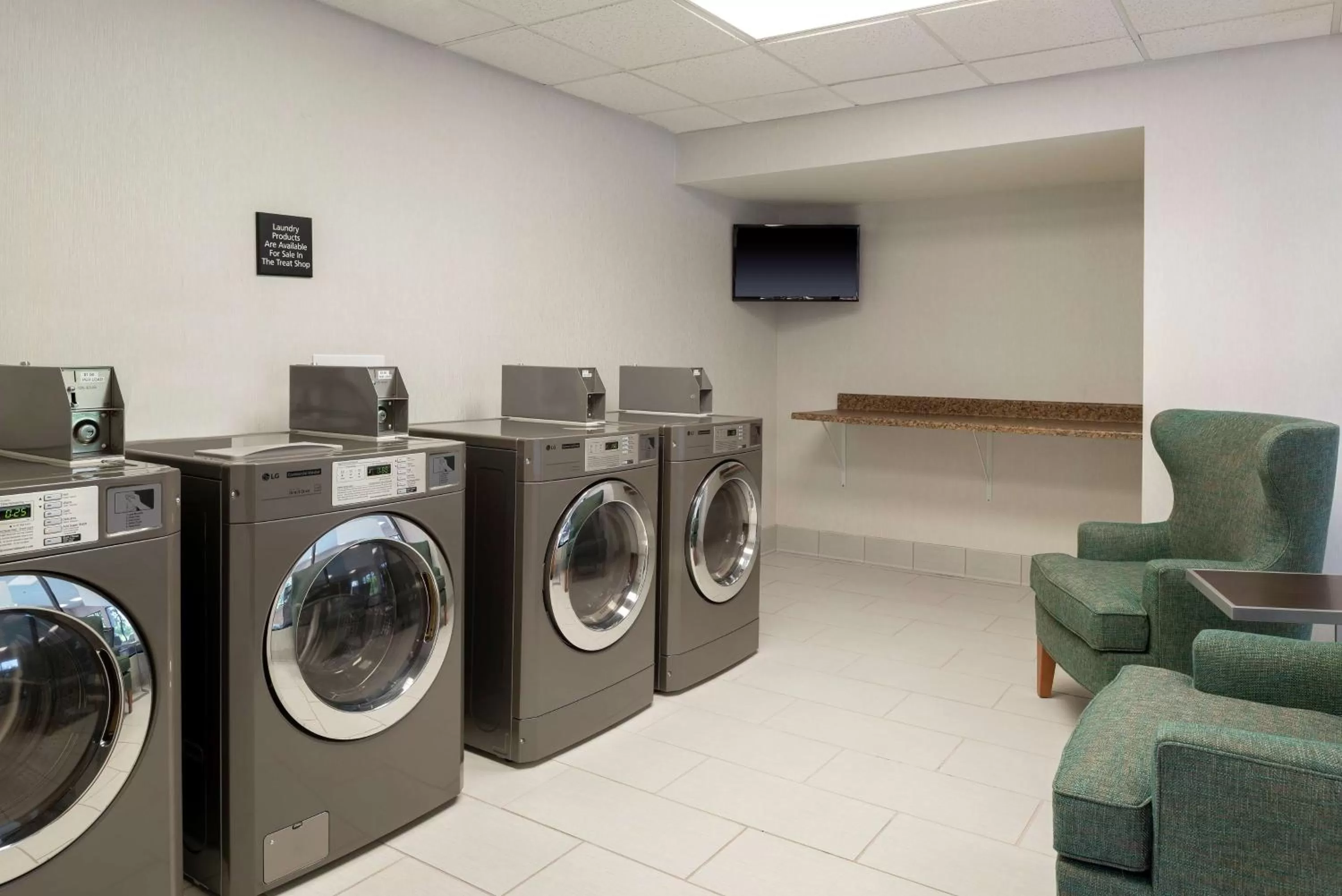 Property building in Hampton Inn East Lansing