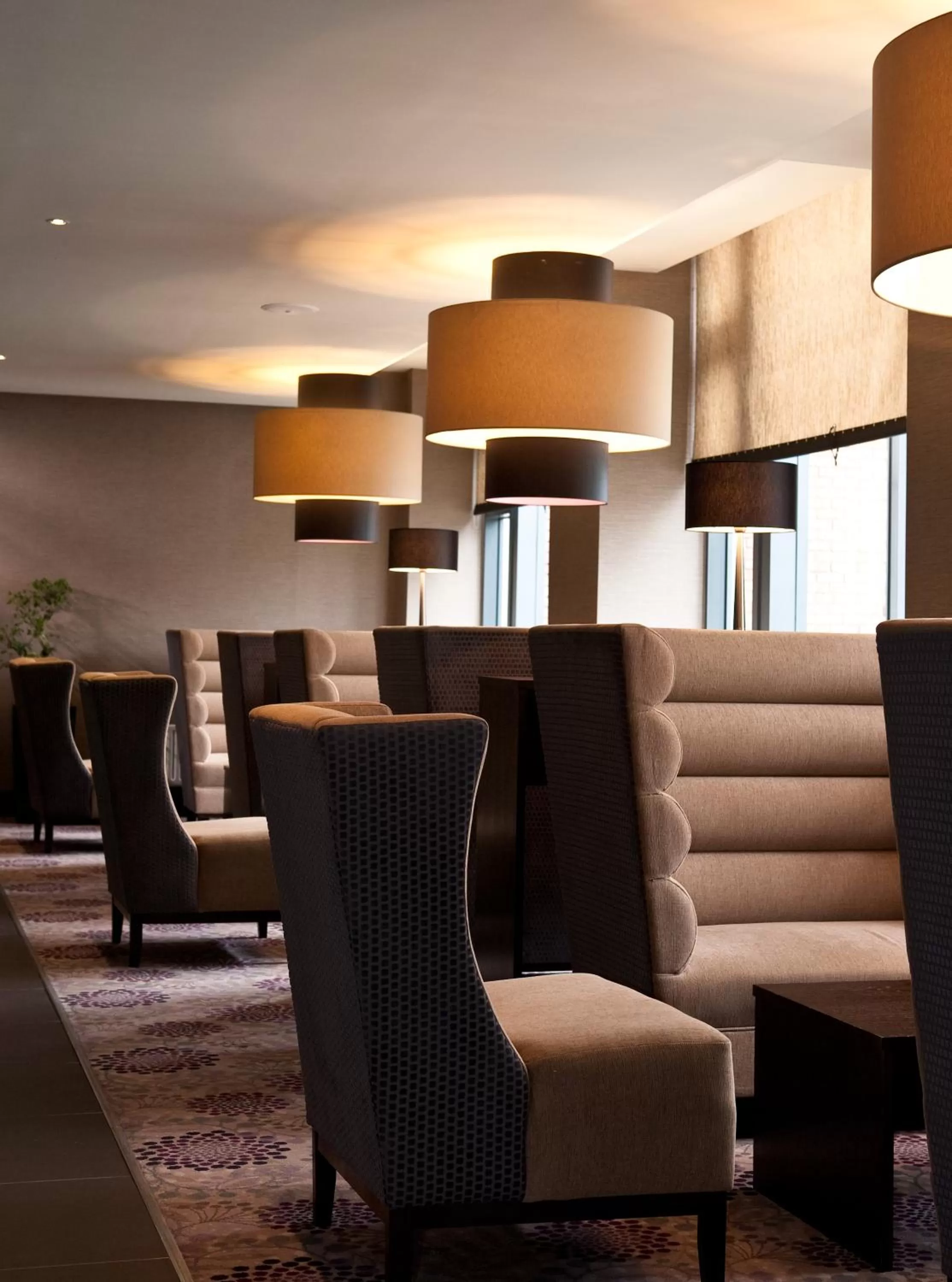 Lounge or bar in Leonardo Hotel Dublin Christchurch