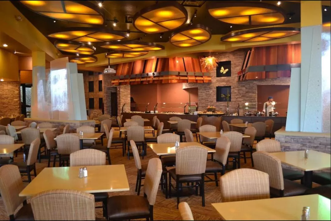 Buffet breakfast in Cliff Castle Casino Hotel