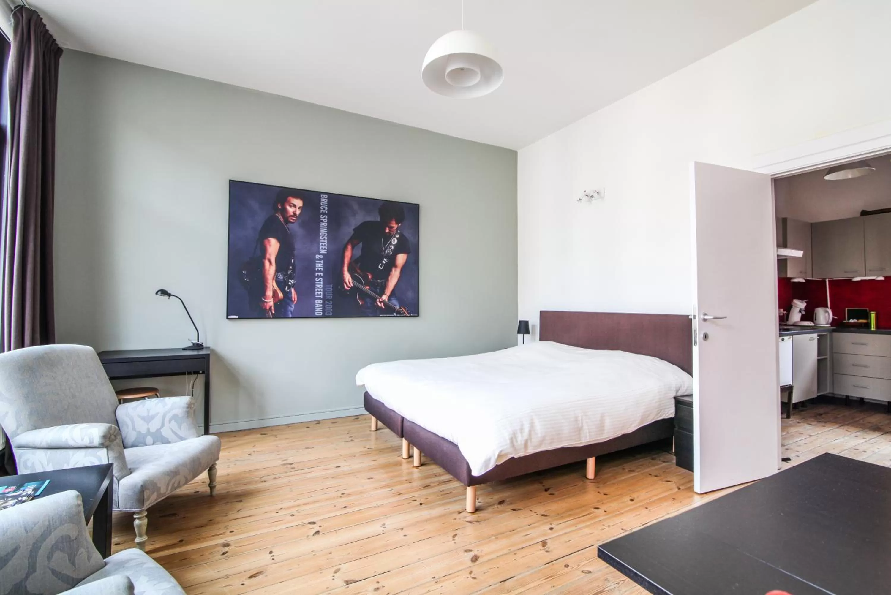 Photo of the whole room, Bed in Because the Night city lodge