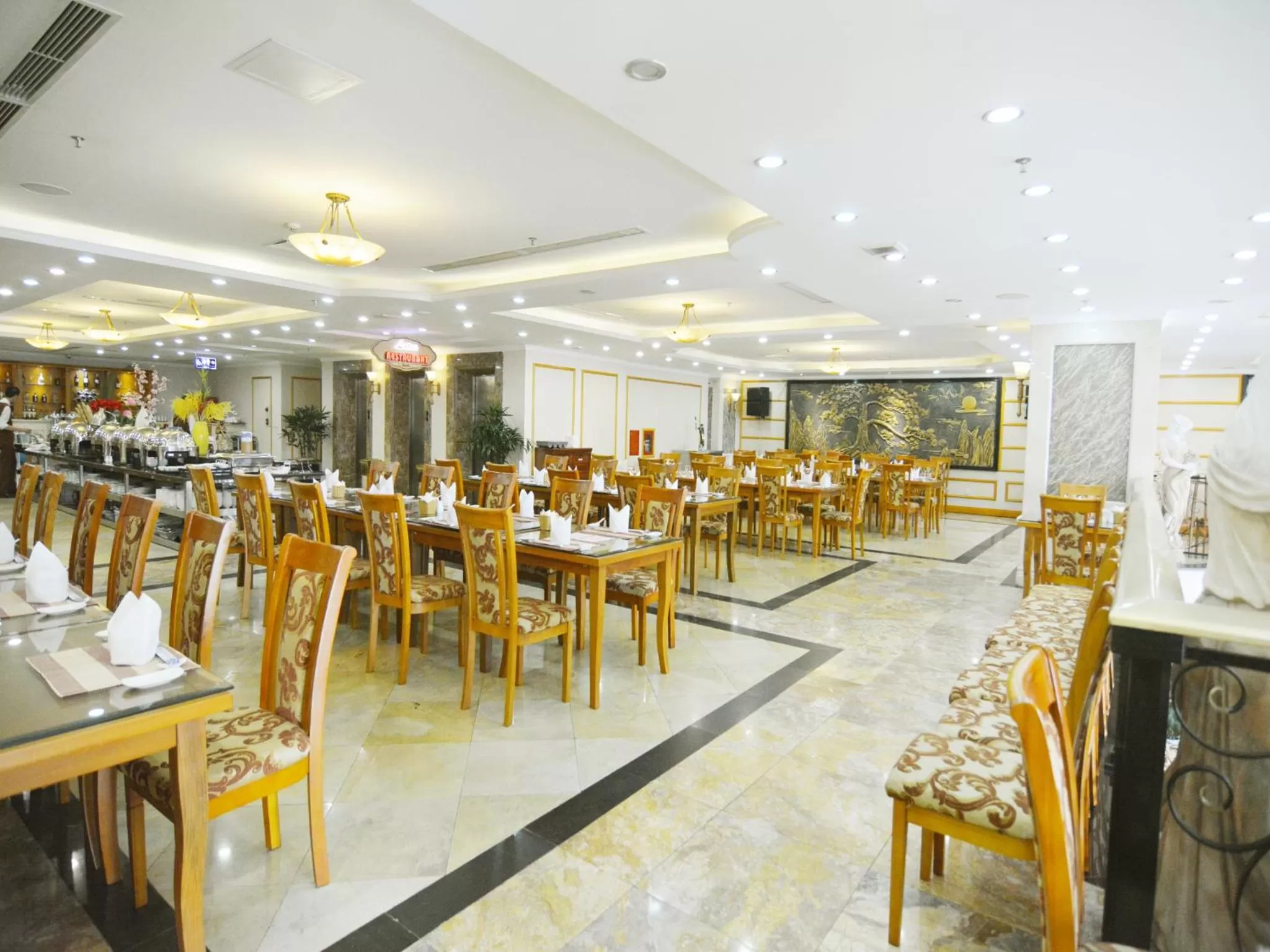 Restaurant/places to eat in A25 Luxury Hotel