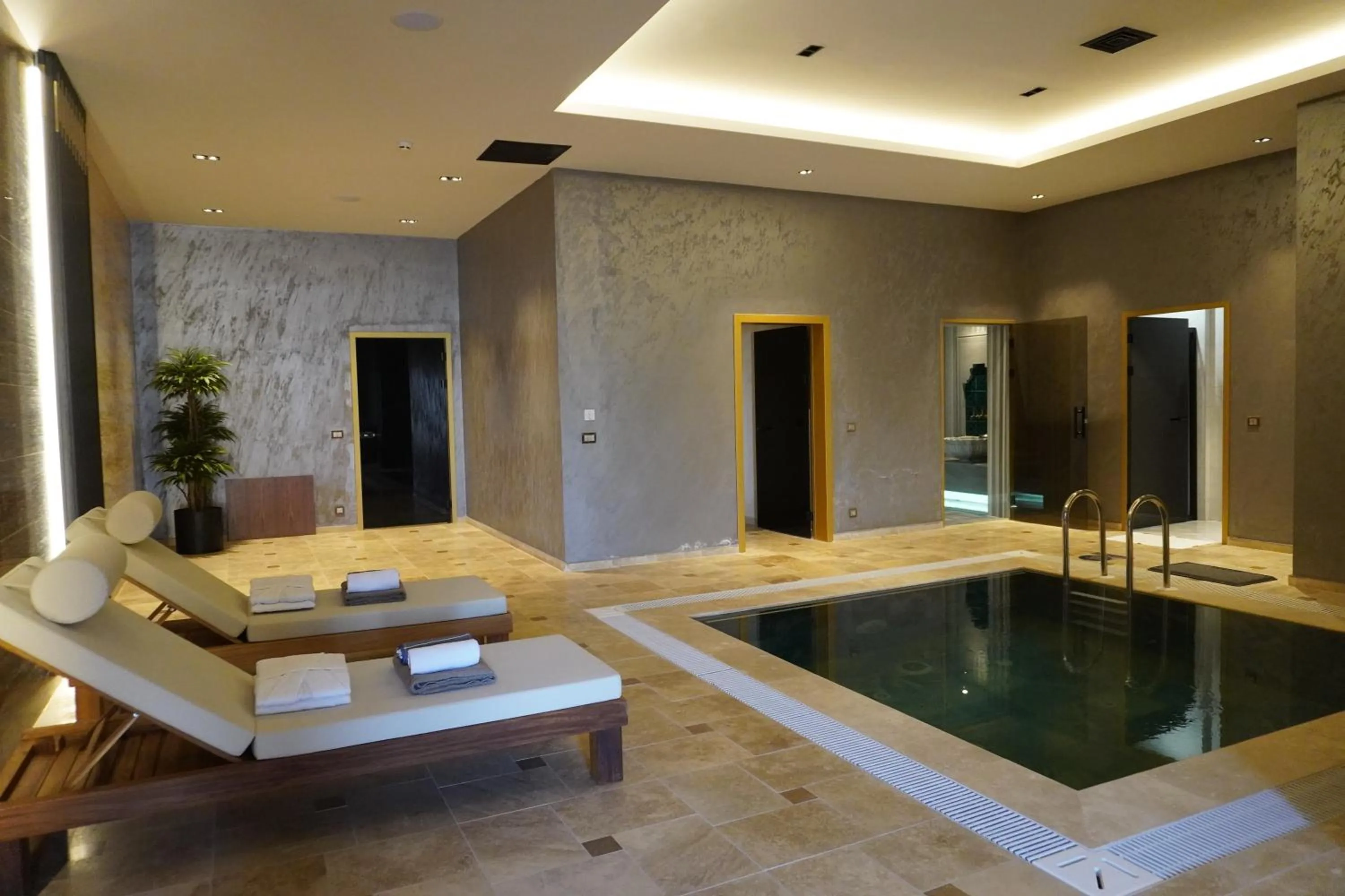 Hot Spring Bath in Anadolu Hotels Esenboga Thermal