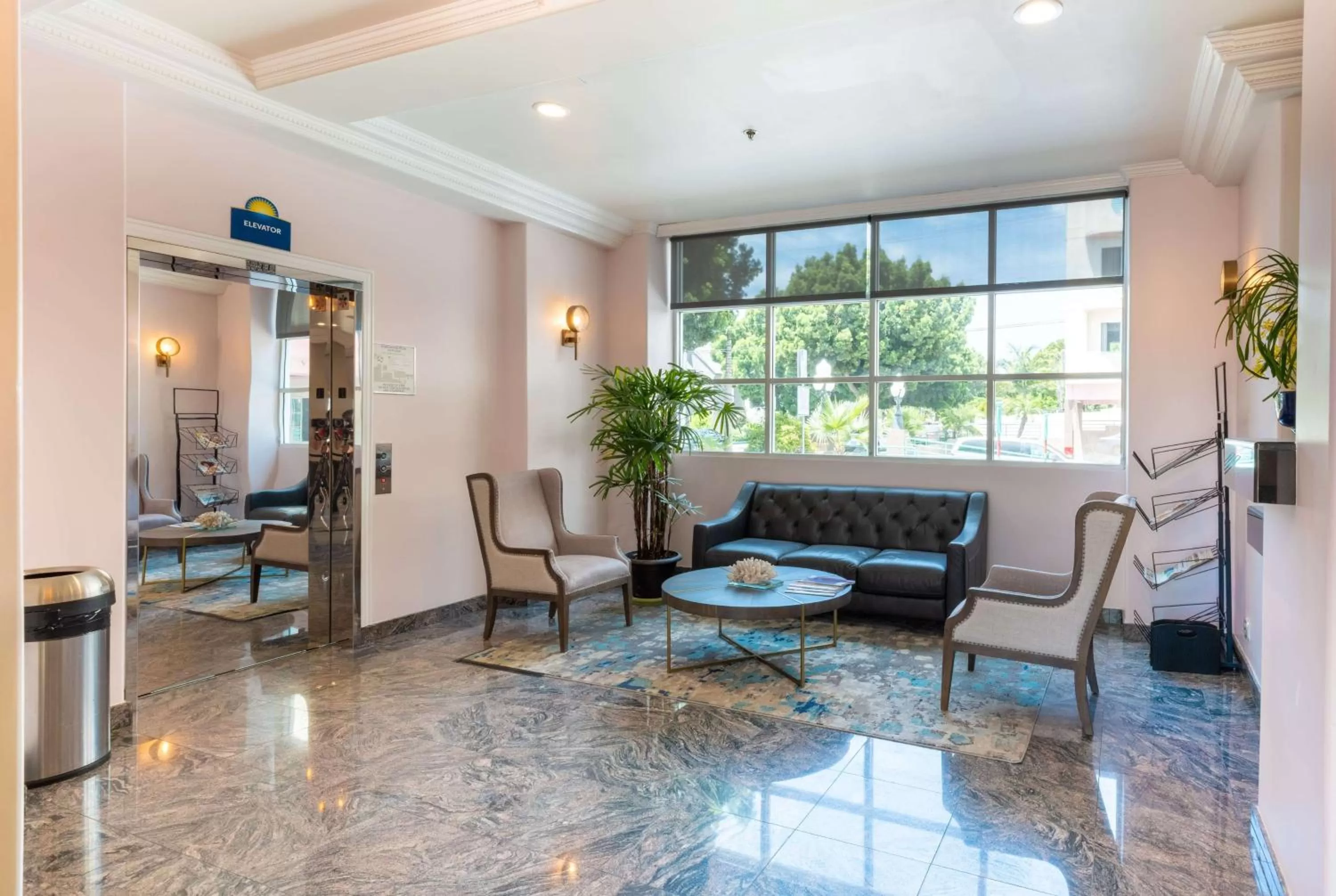 Lobby or reception in Days Inn by Wyndham Santa Monica
