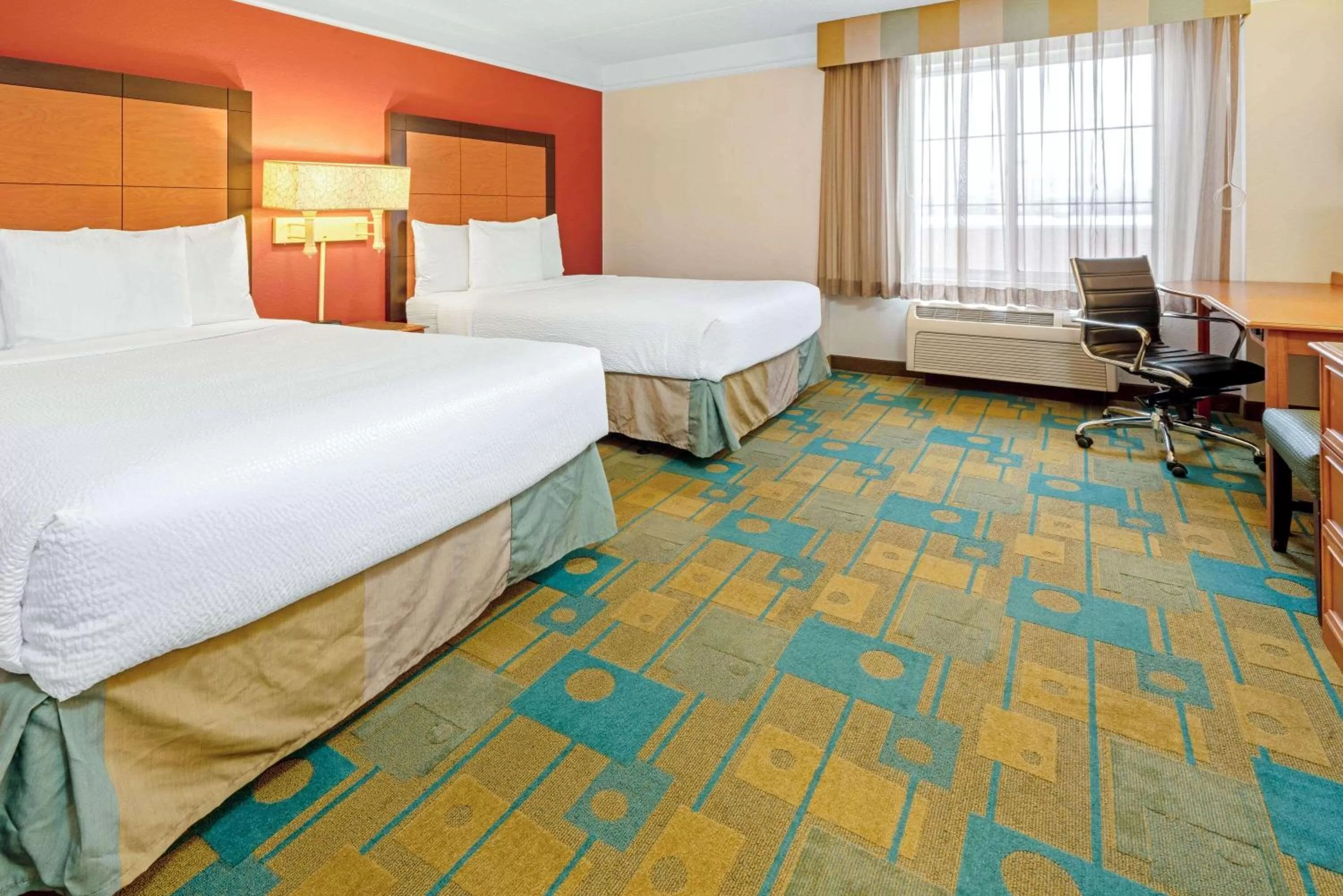 Photo of the whole room, Bed in La Quinta by Wyndham Salt Lake City Airport