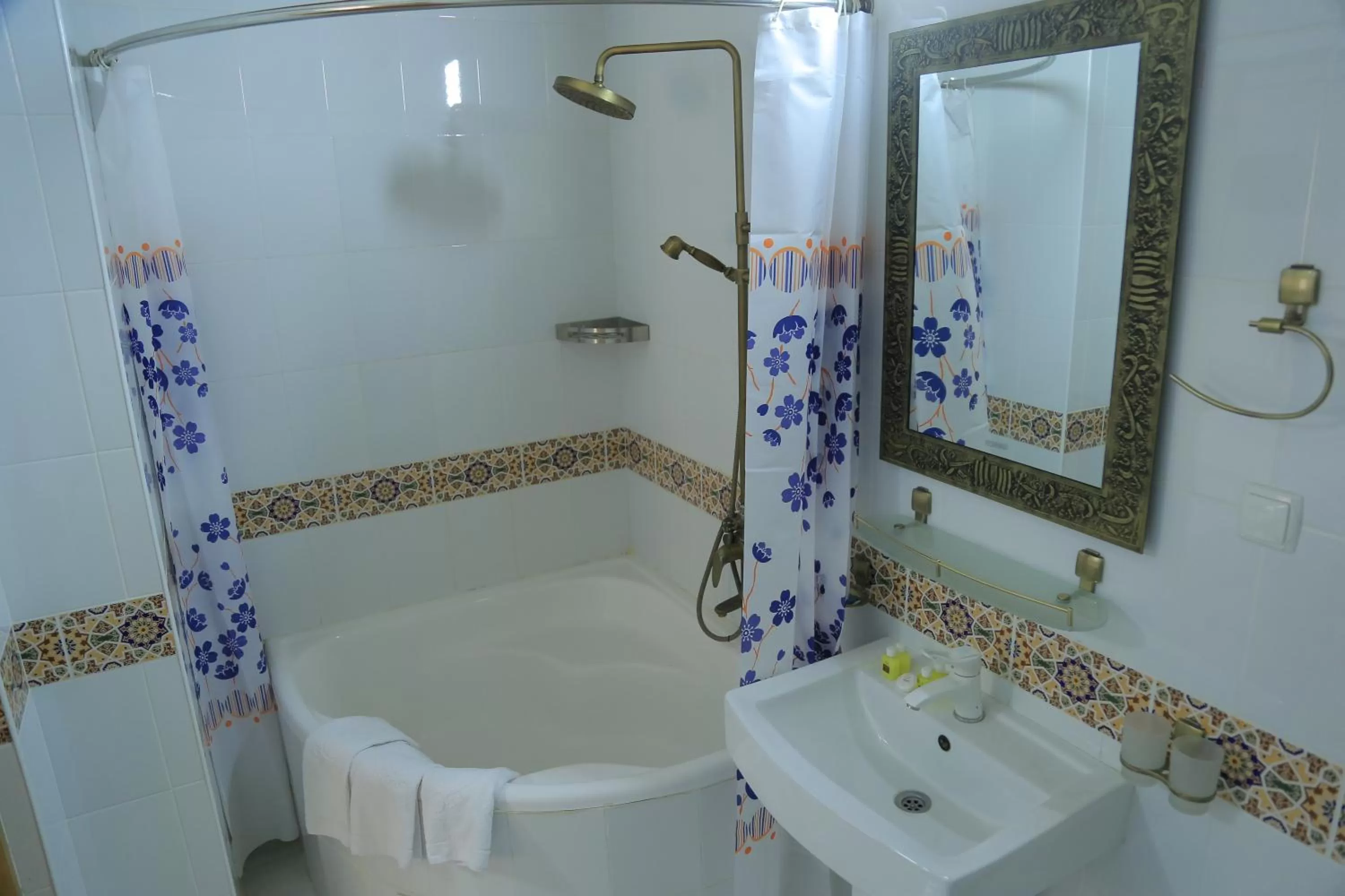 Shower, Bathroom in As-Salam Boutique Hotel