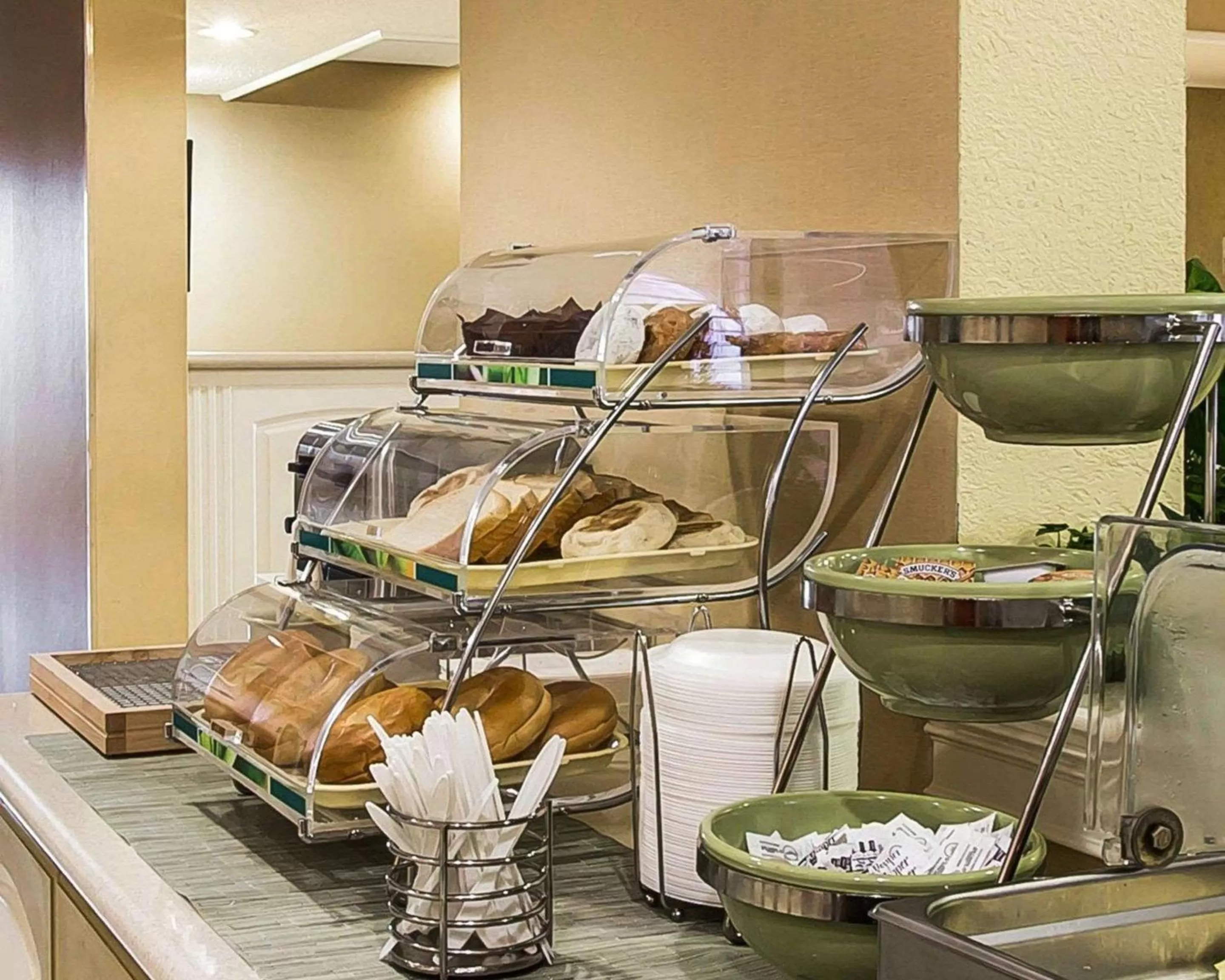 Restaurant/places to eat in Quality Inn At the Mall - Valdosta