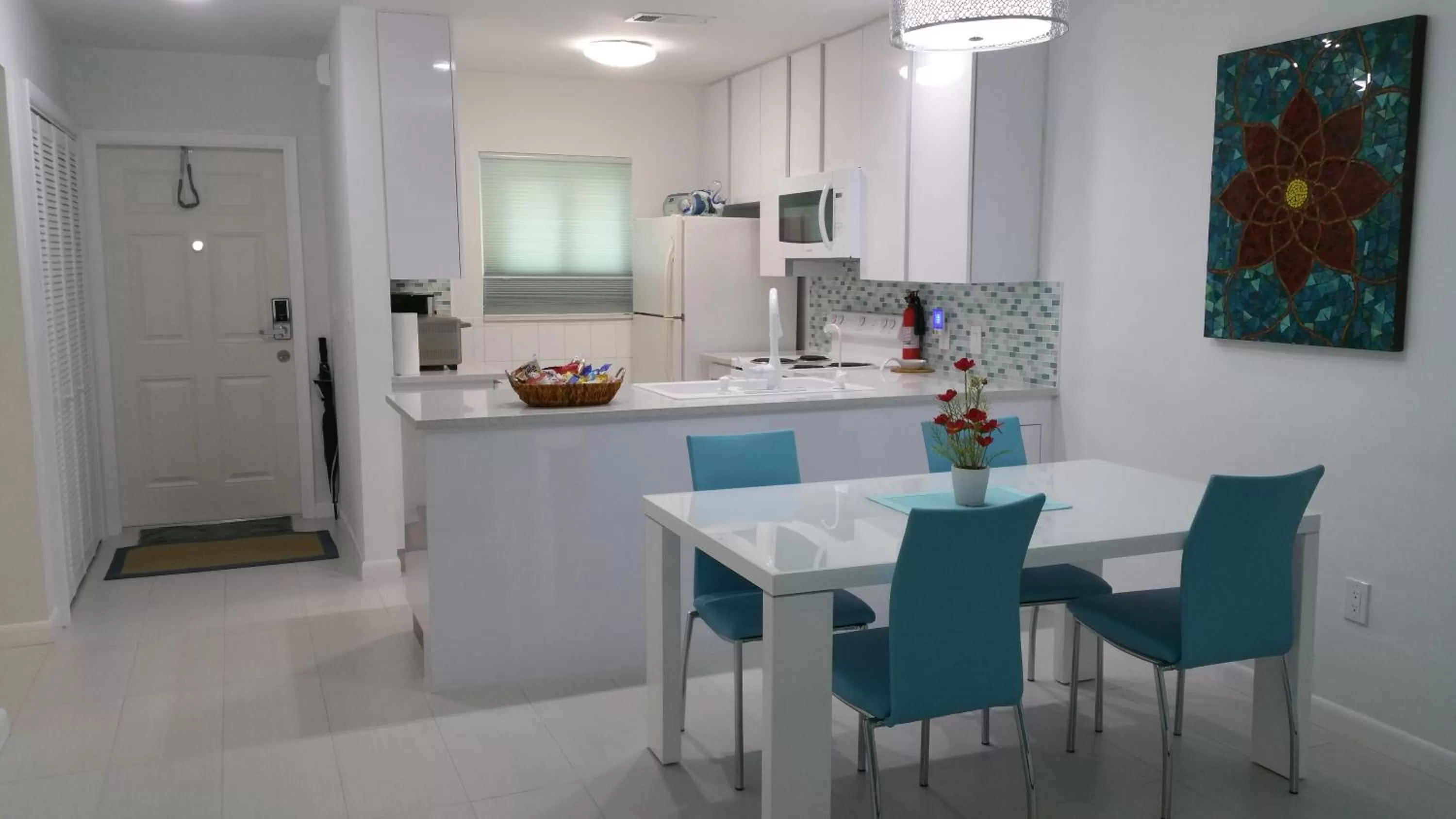 Dining area in Downtown Hollywood Boutique Hotel