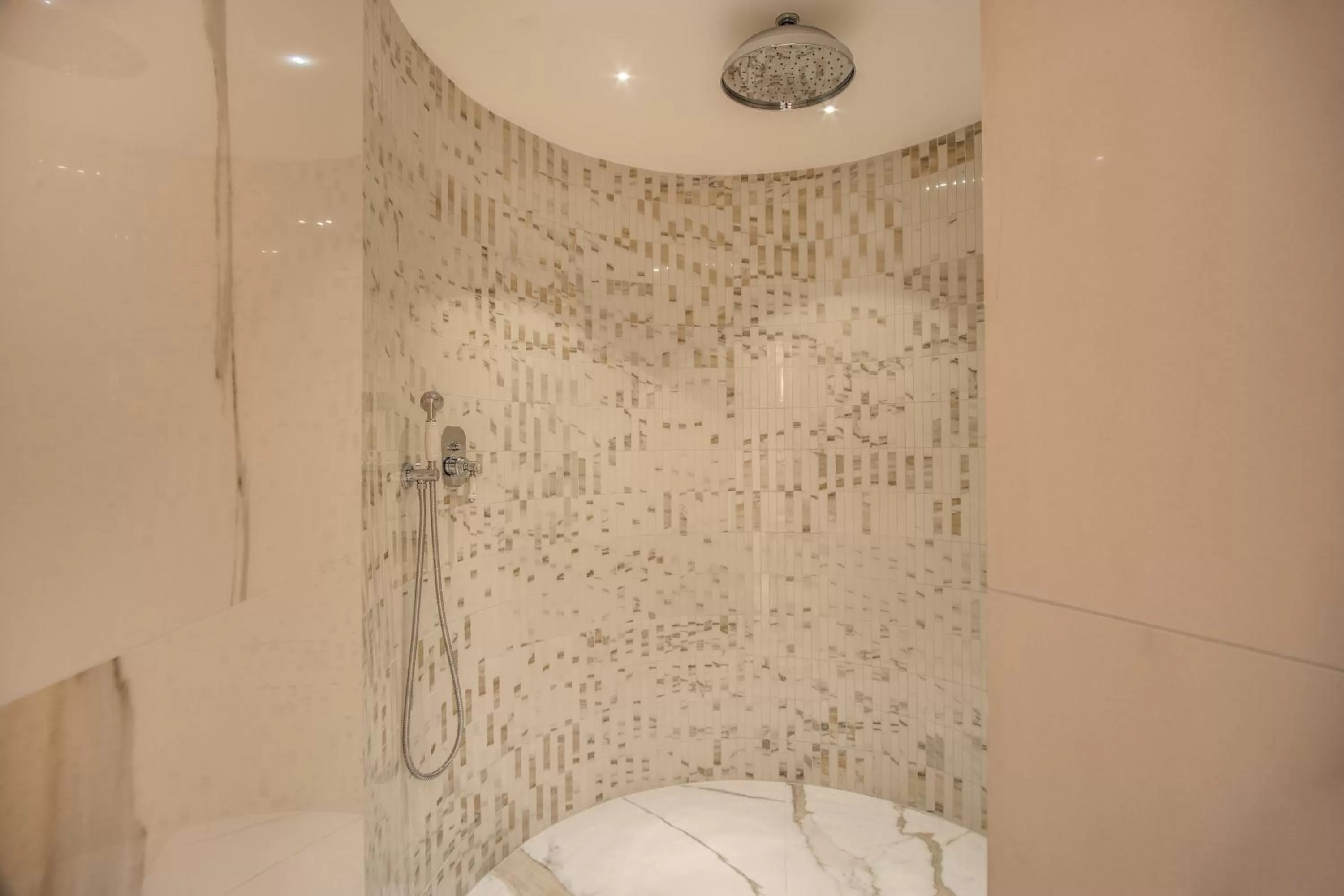 Shower in Eitch Borromini Palazzo Pamphilj