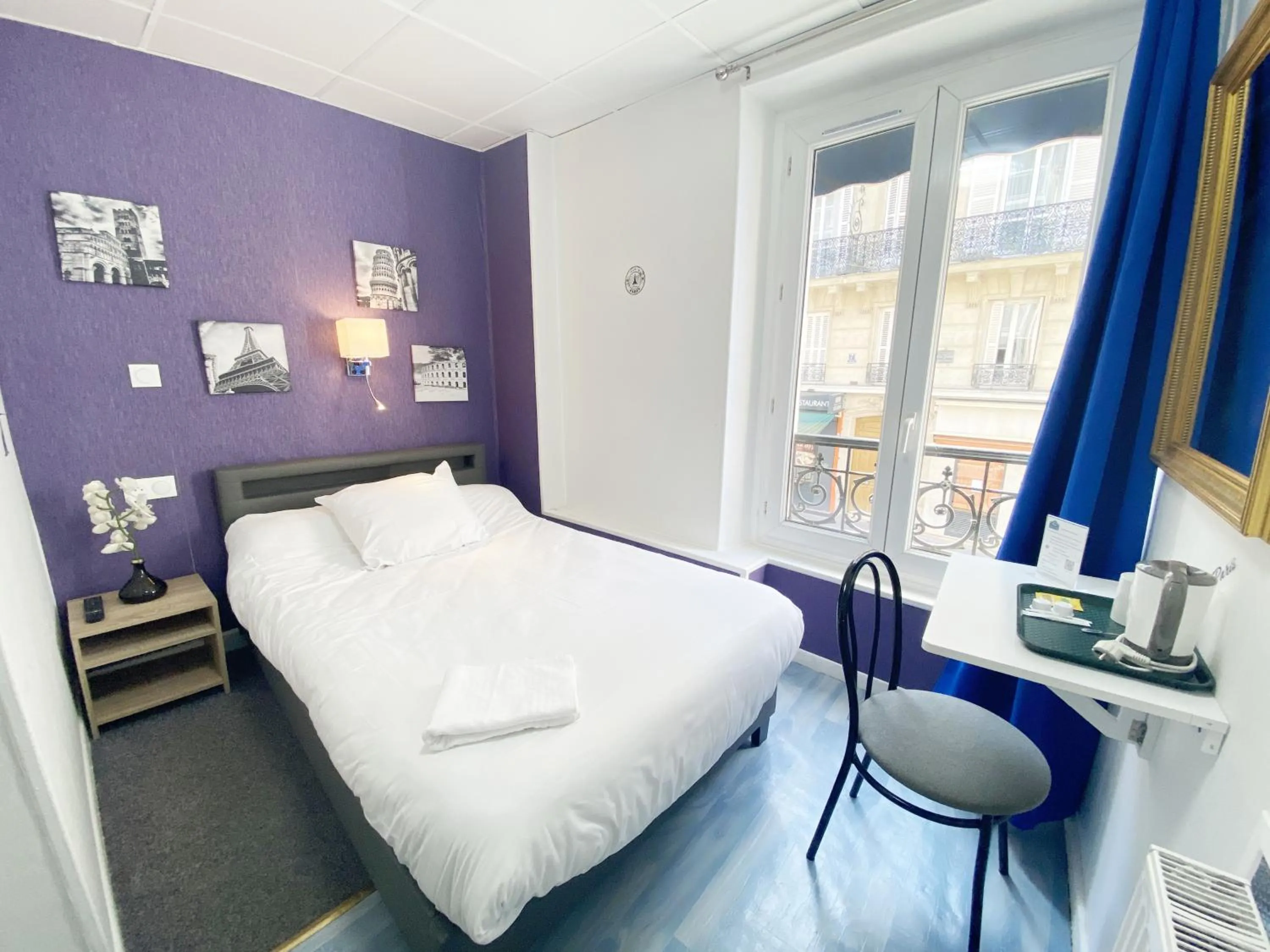 Bed in Hotel Aviatic