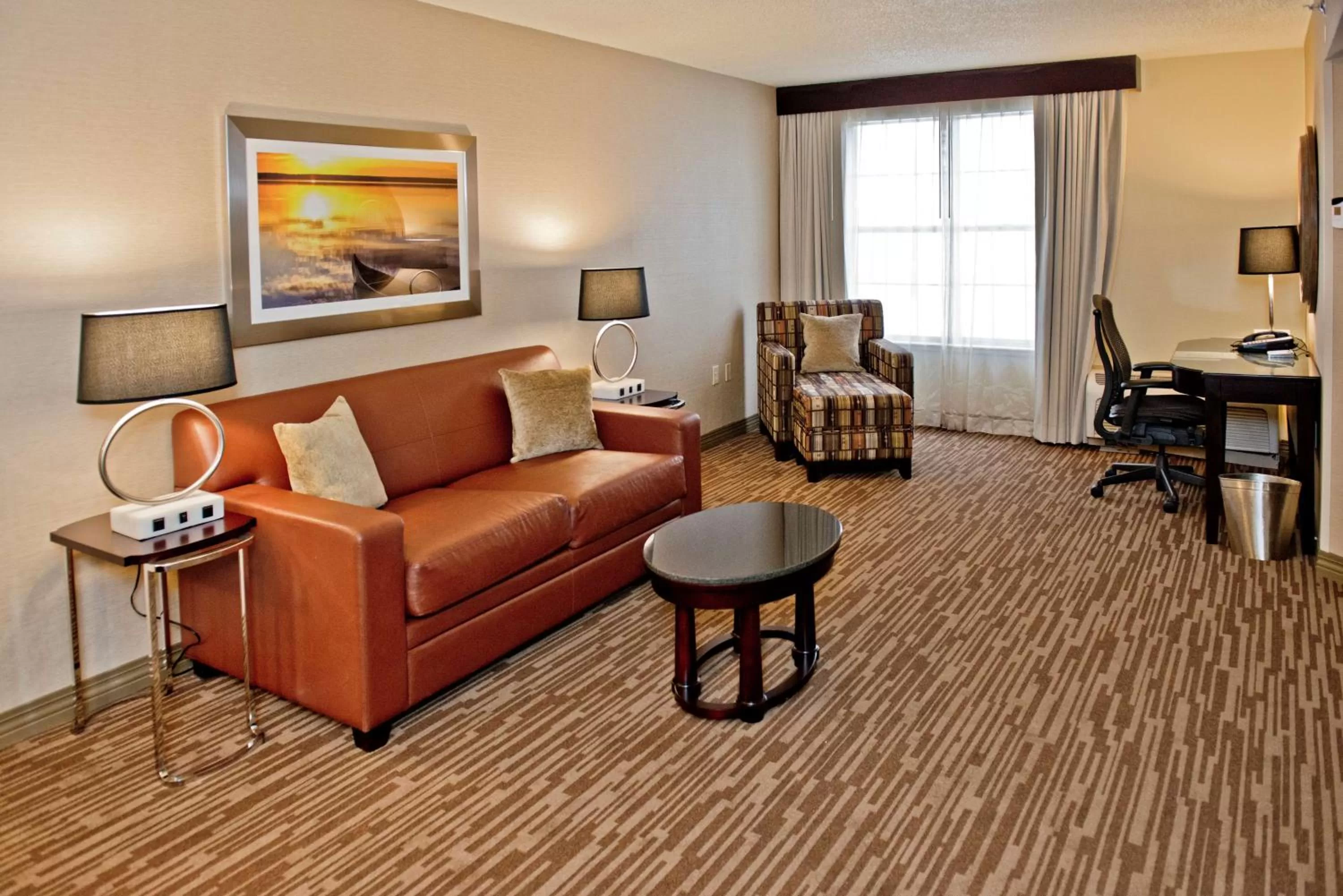 Bedroom in DoubleTree by Hilton Raleigh Durham Airport at Research Triangle Park