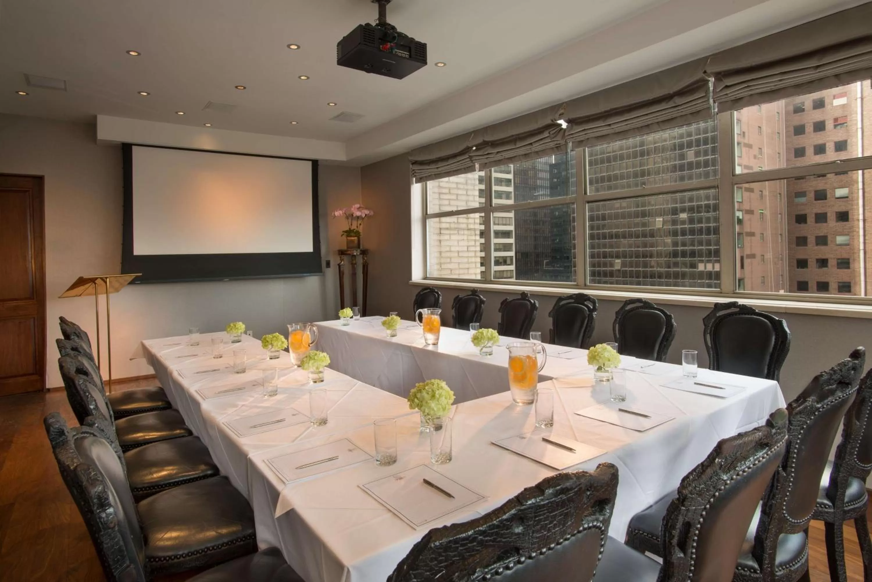 Business facilities, Restaurant/Places to Eat in The Kimberly Hotel