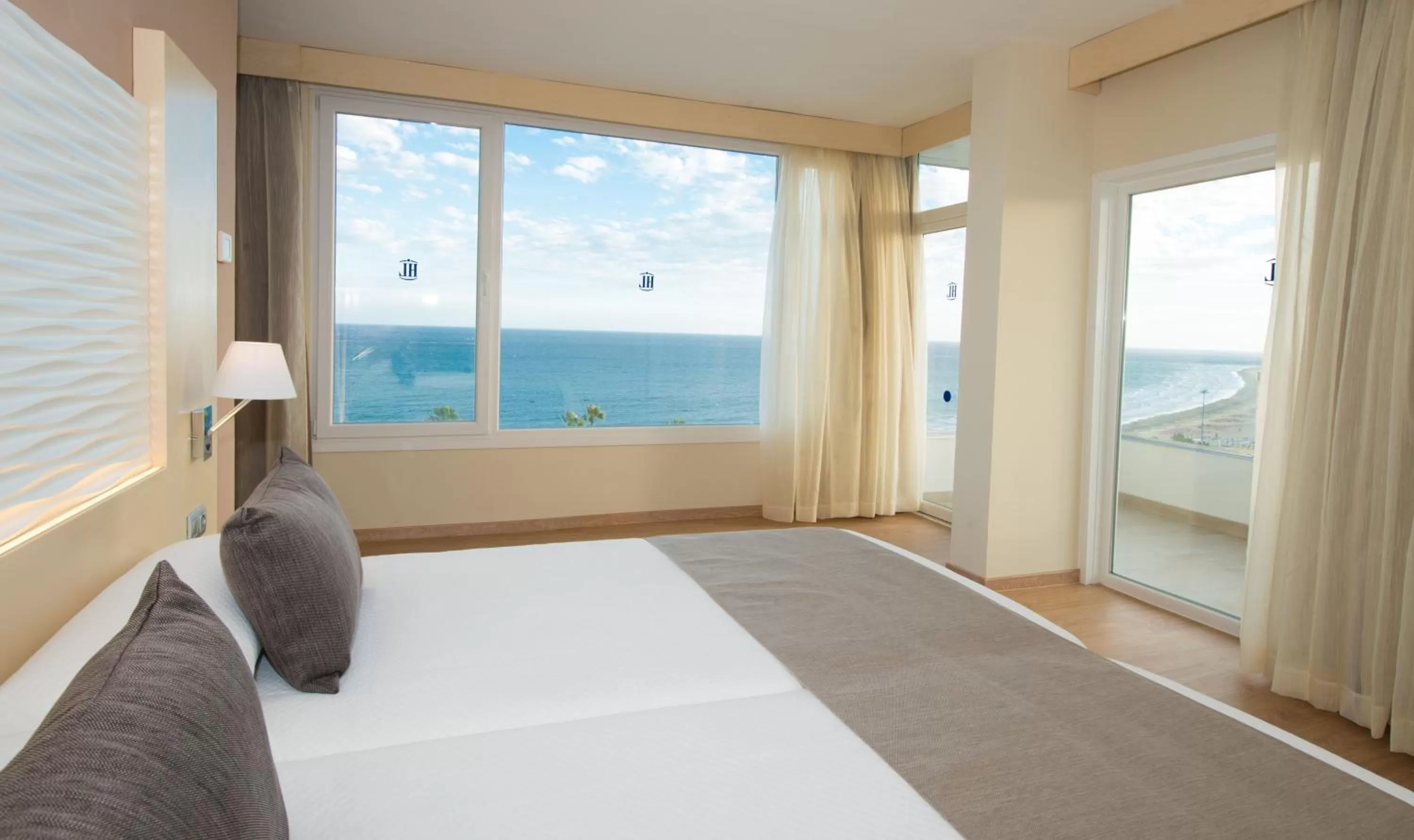 Sea view, Bed in HL Suitehotel Playa del Inglés - Adults Only