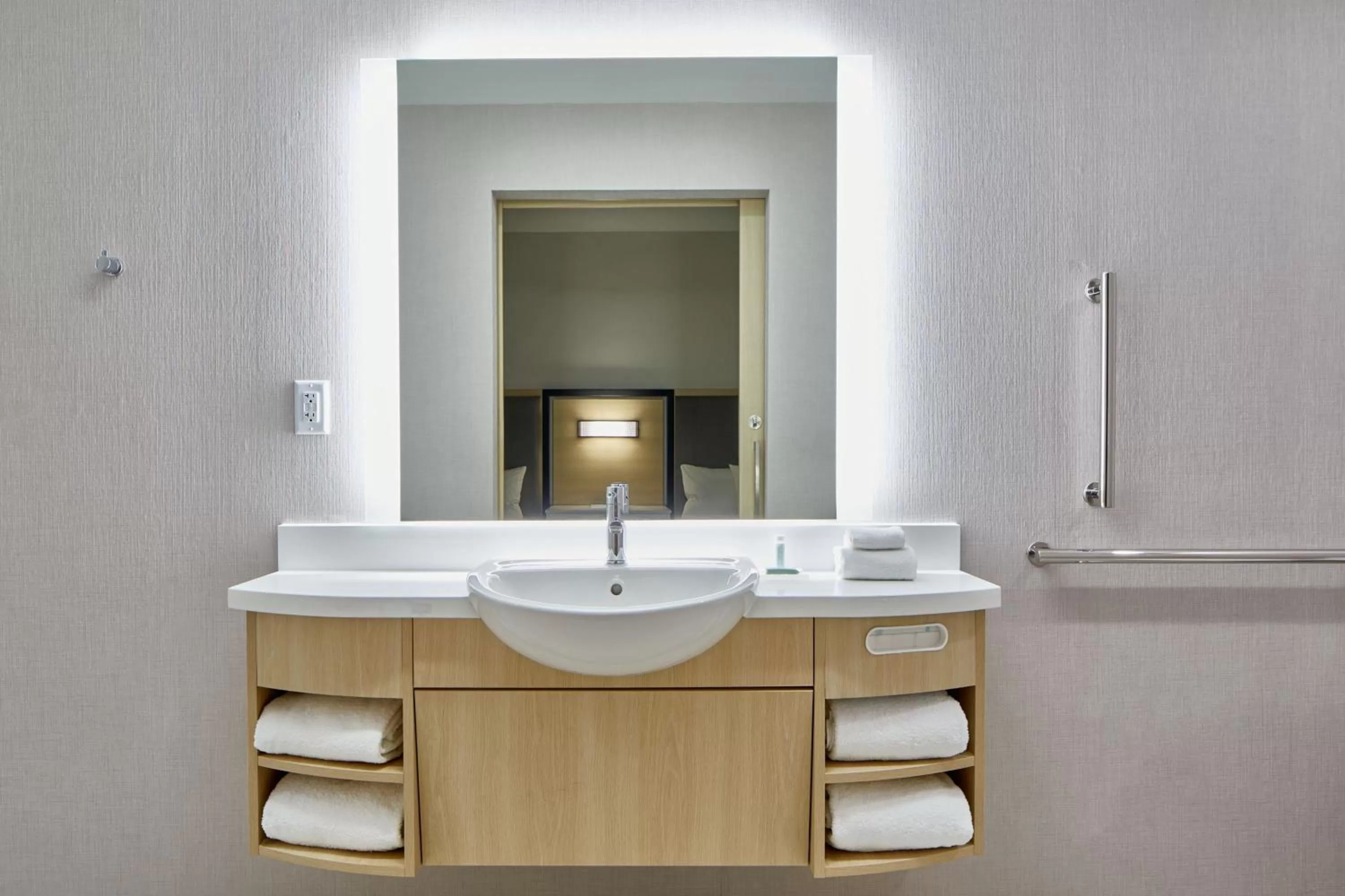 Bathroom in SpringHill Suites by Marriott Jacksonville Beach Oceanfront