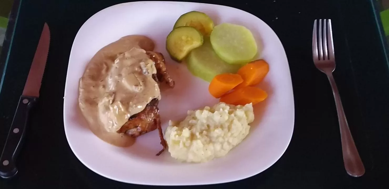 Restaurant/places to eat in Hotel yaakunah