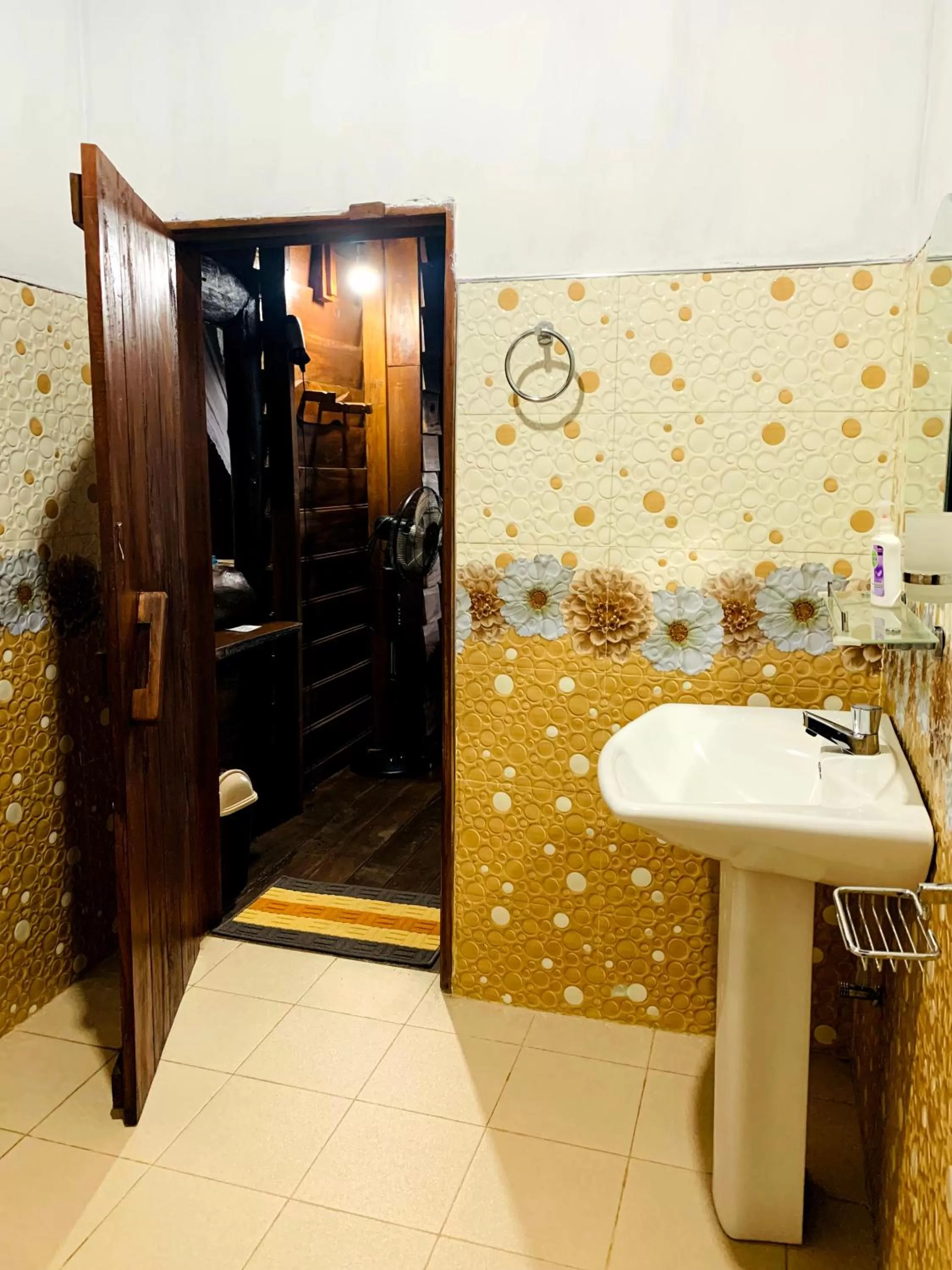 Bathroom in Madushanka Resort