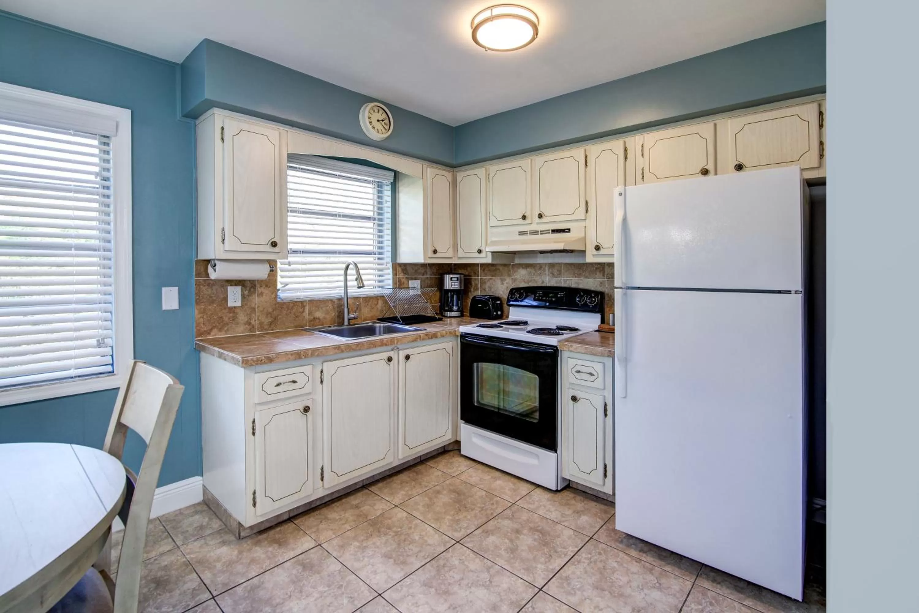 Kitchen or kitchenette in May-Dee Suites in Florida