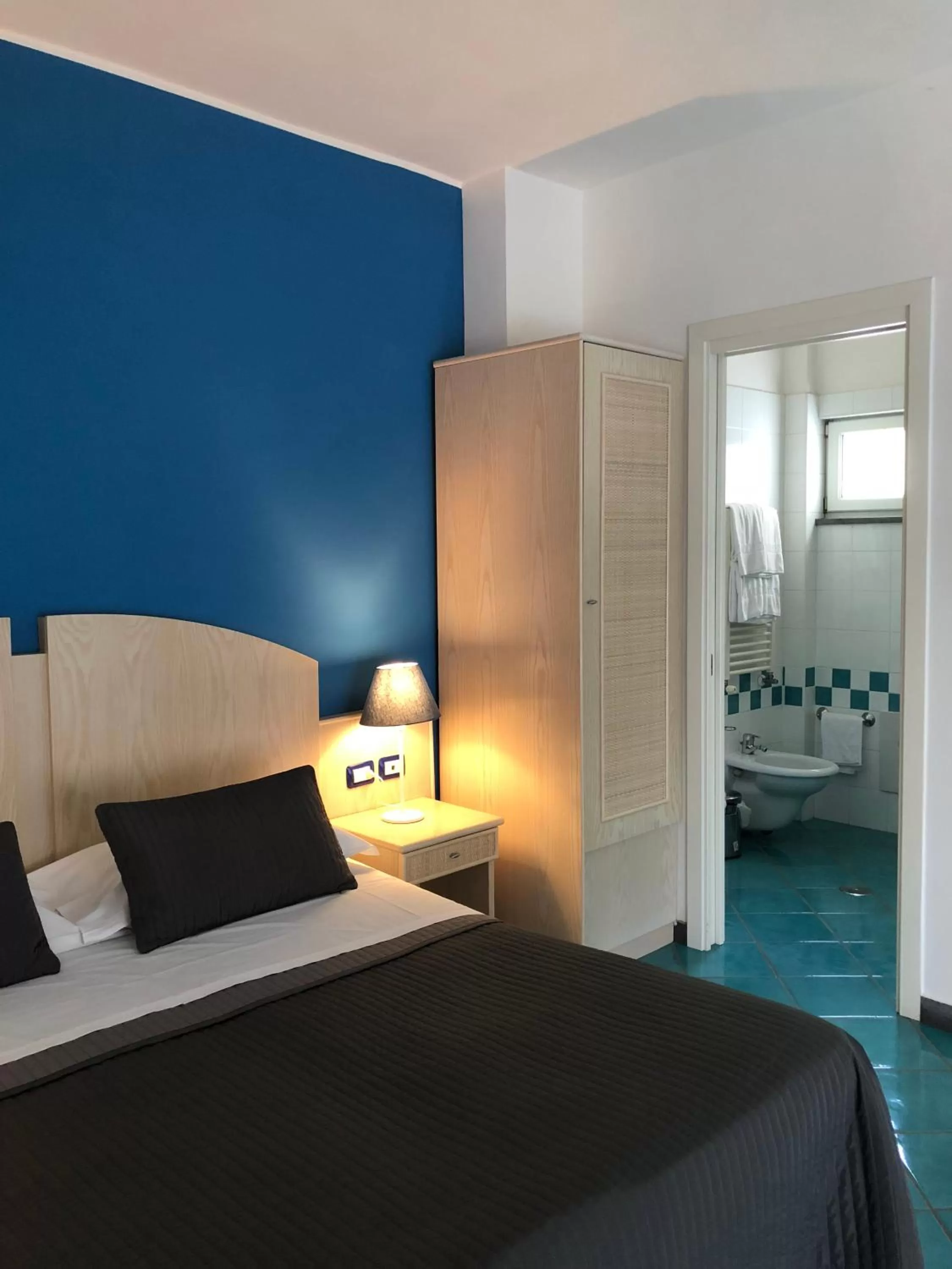 Bathroom, Bed in Agave Hotel