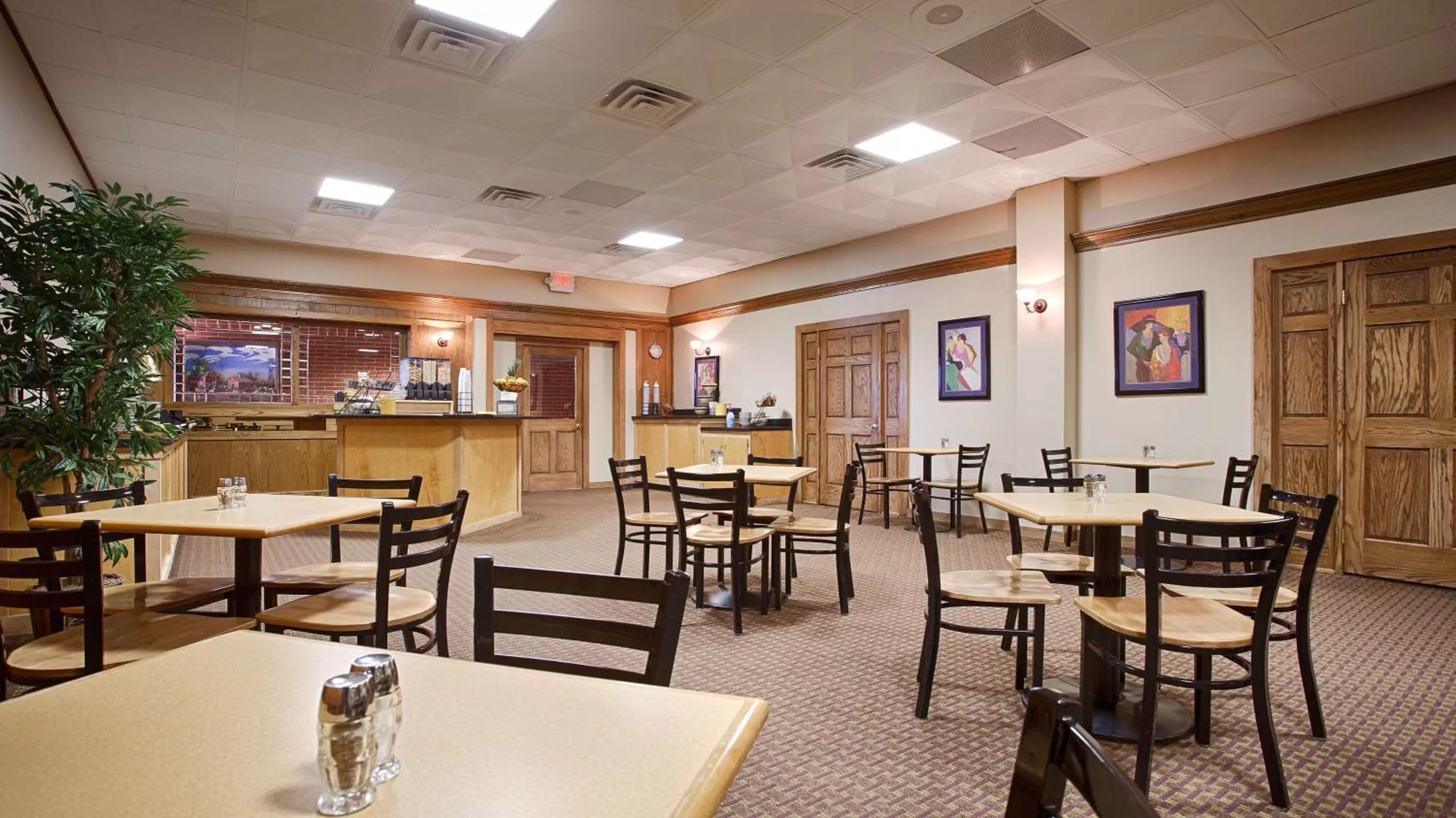 Restaurant/places to eat in Crossroads Hotel & Event Center