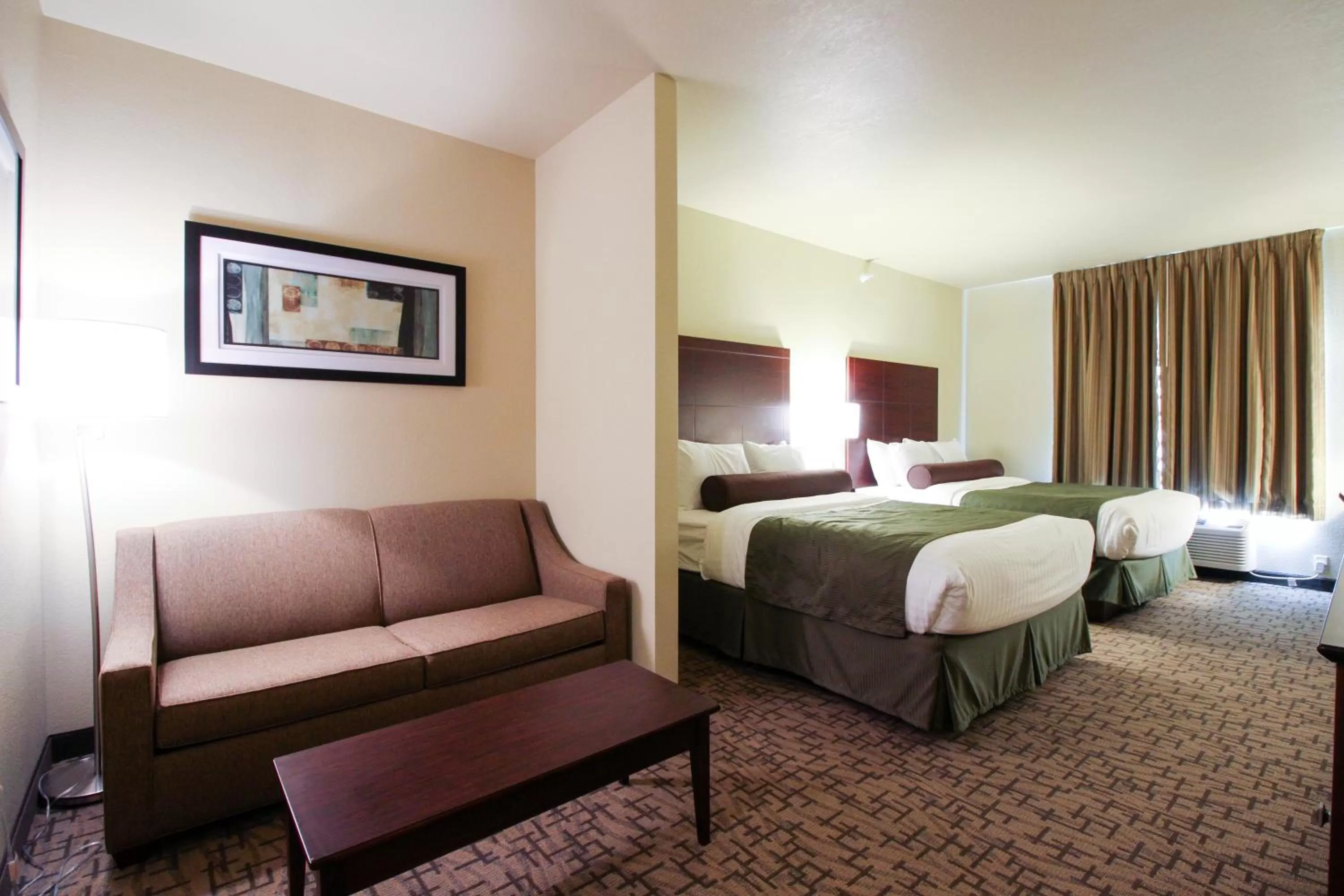 Bedroom, Bed in Cobblestone Hotel & Suites - Devils Lake