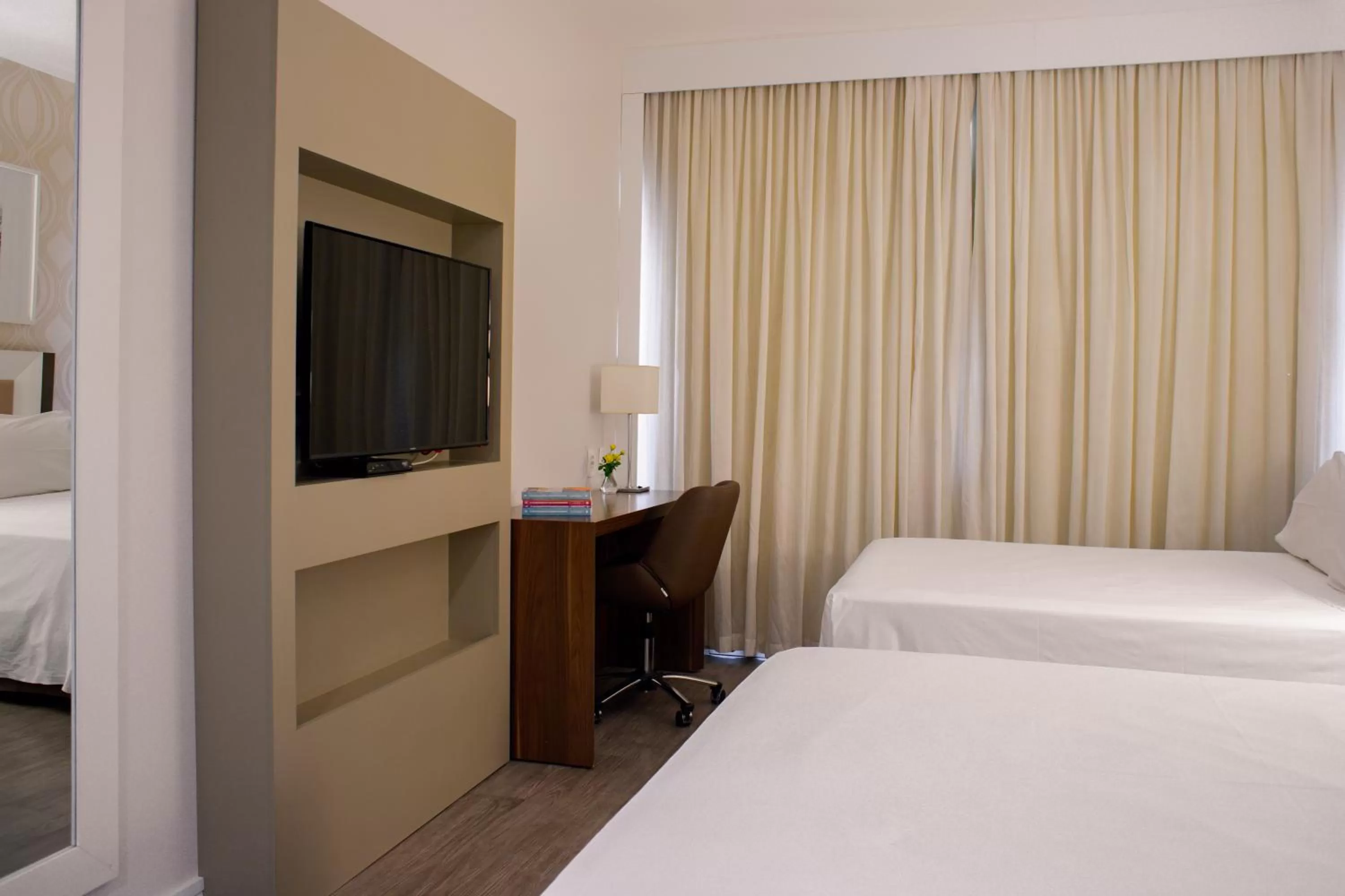 Standard Double Room with Two Double Beds - Smoking in Holiday Inn Belo Horizonte Savassi by IHG
