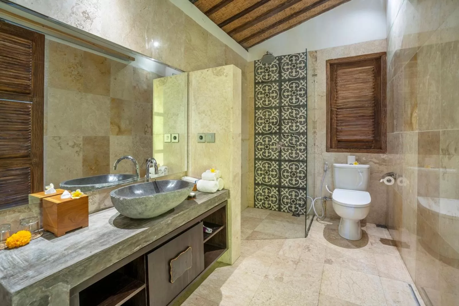 Shower in Menzel Ubud