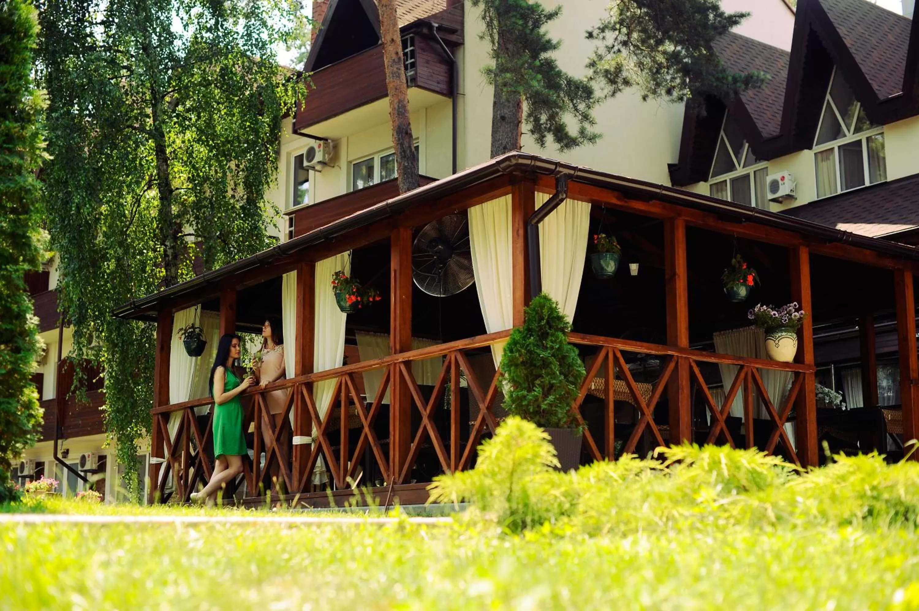 Restaurant/places to eat in Ukraina Hotel