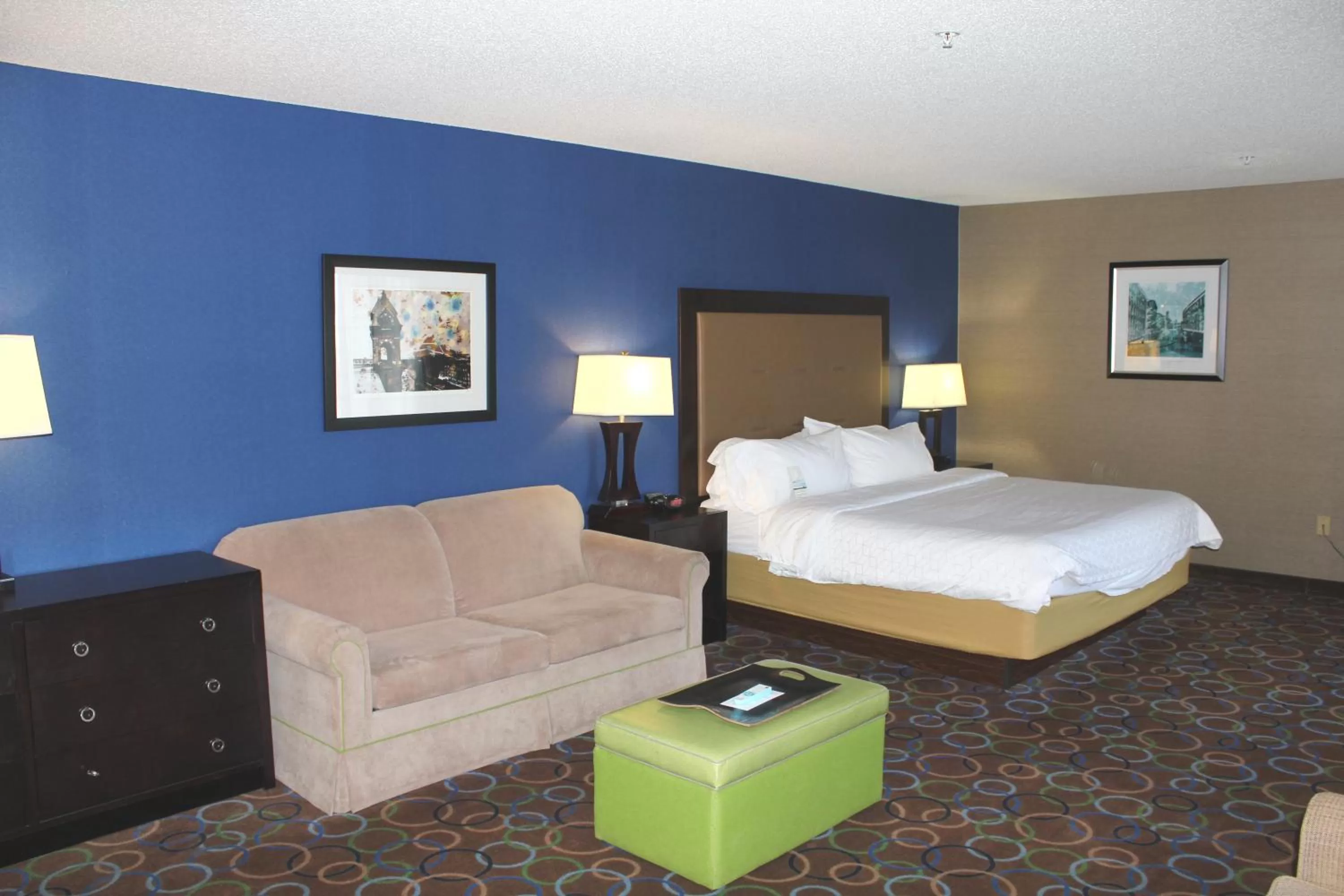 Bed in Holiday Inn Express Hotel & Suites Manchester - Airport by IHG