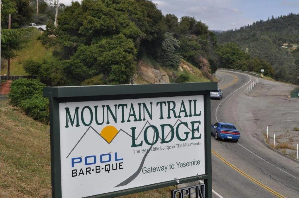 Facade/entrance in Mountain Trail Lodge and Vacation Rentals